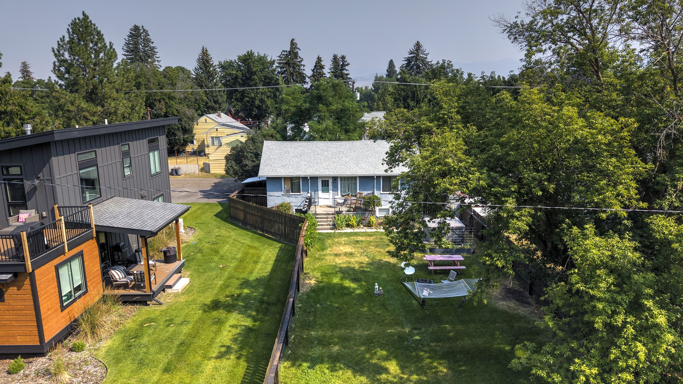 230 W Kent Avenue Property Photo 1