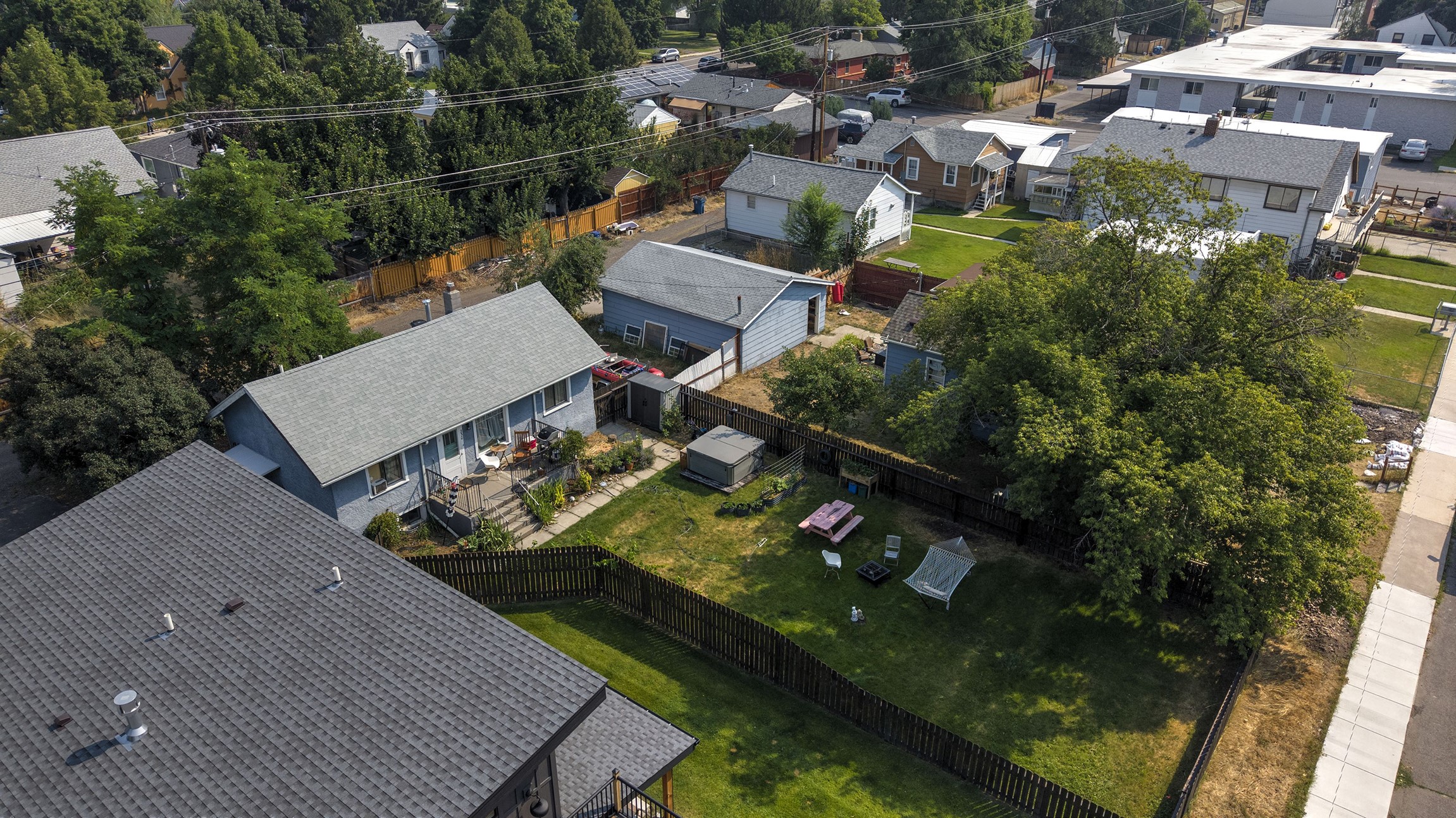230 W Kent Avenue Property Photo 4