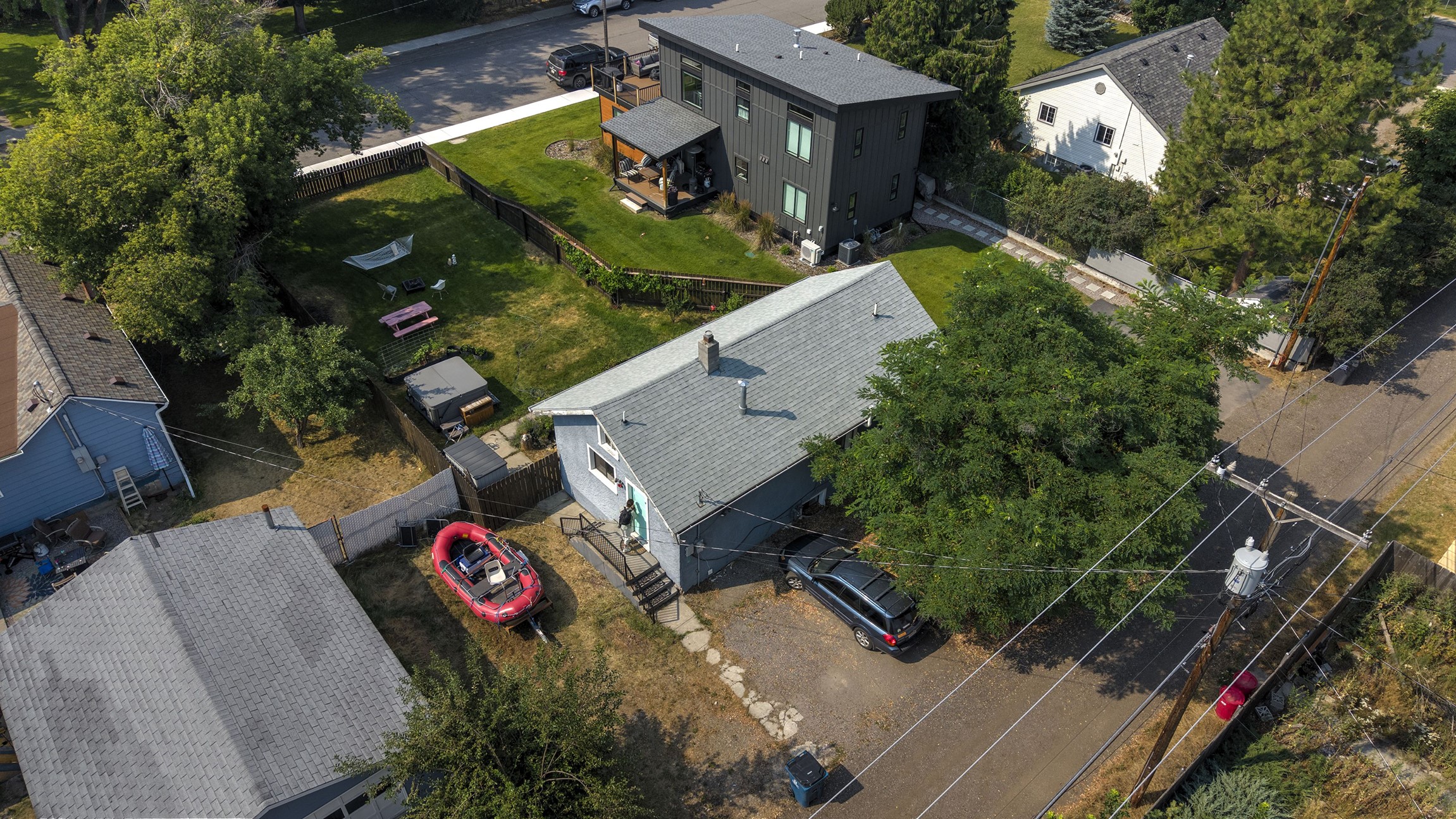 230 W Kent Avenue Property Photo 8