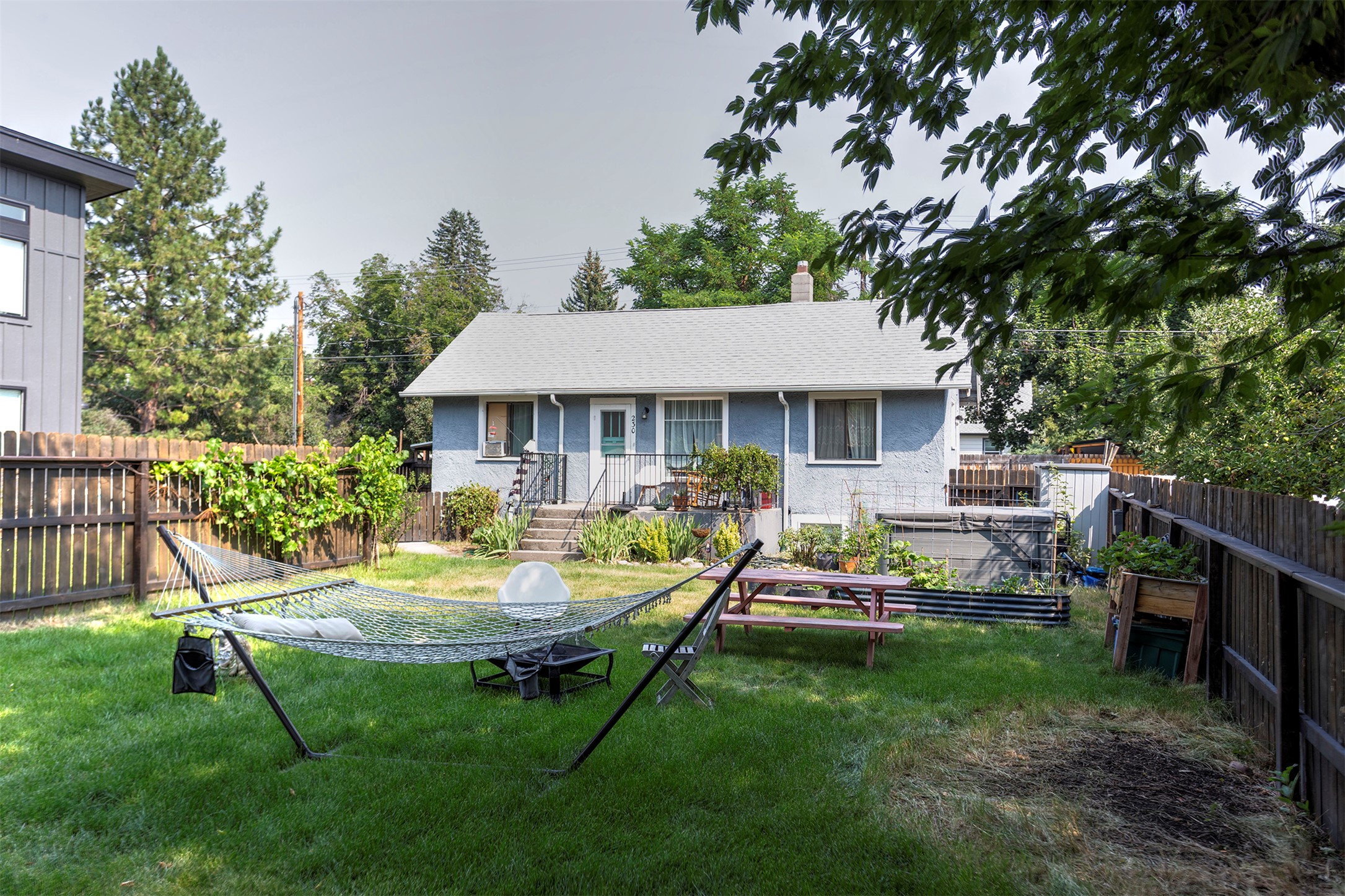 230 W Kent Avenue Property Photo 12