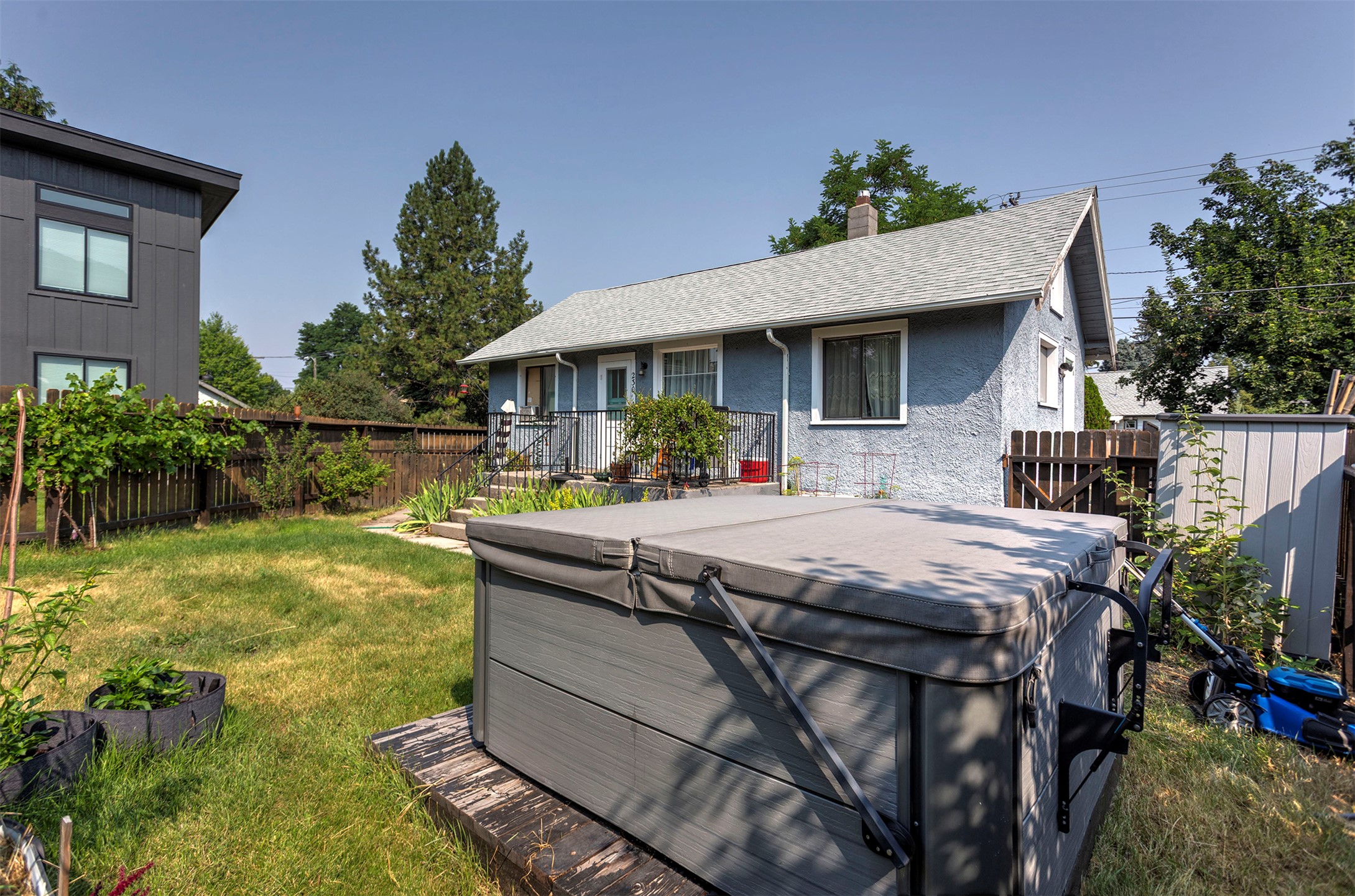 230 W Kent Avenue Property Photo 17