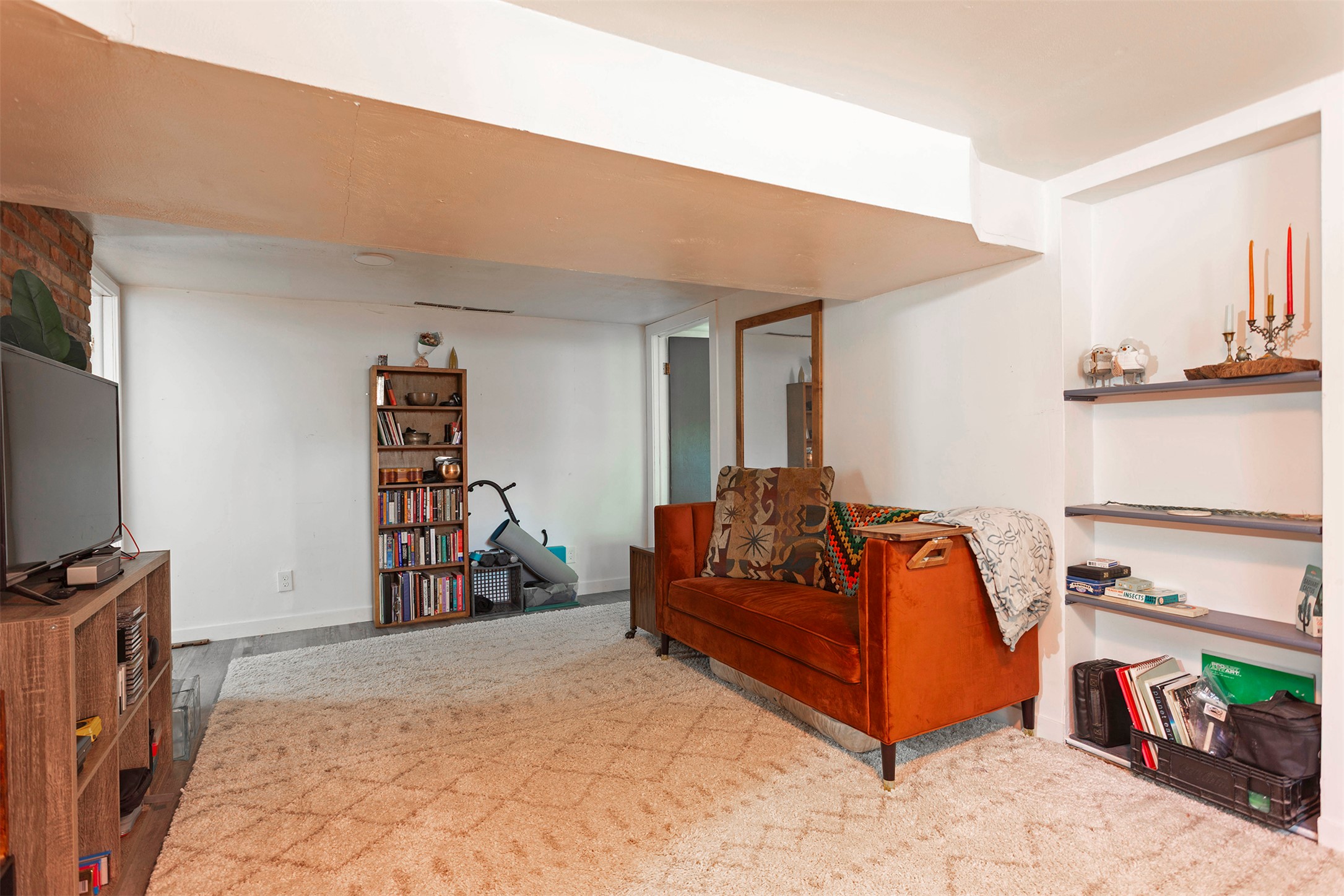 230 W Kent Avenue Property Photo 37