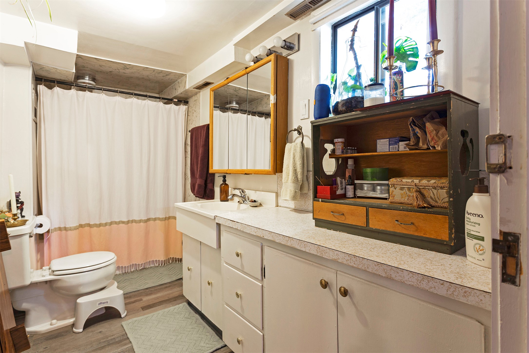 230 W Kent Avenue Property Photo 44