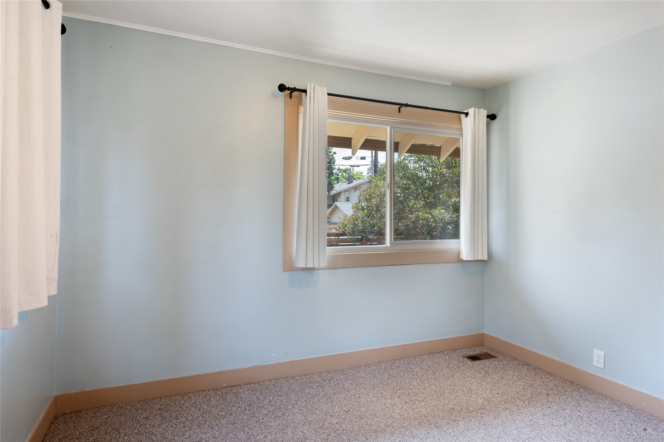 323 Eddy Avenue Property Photo 35