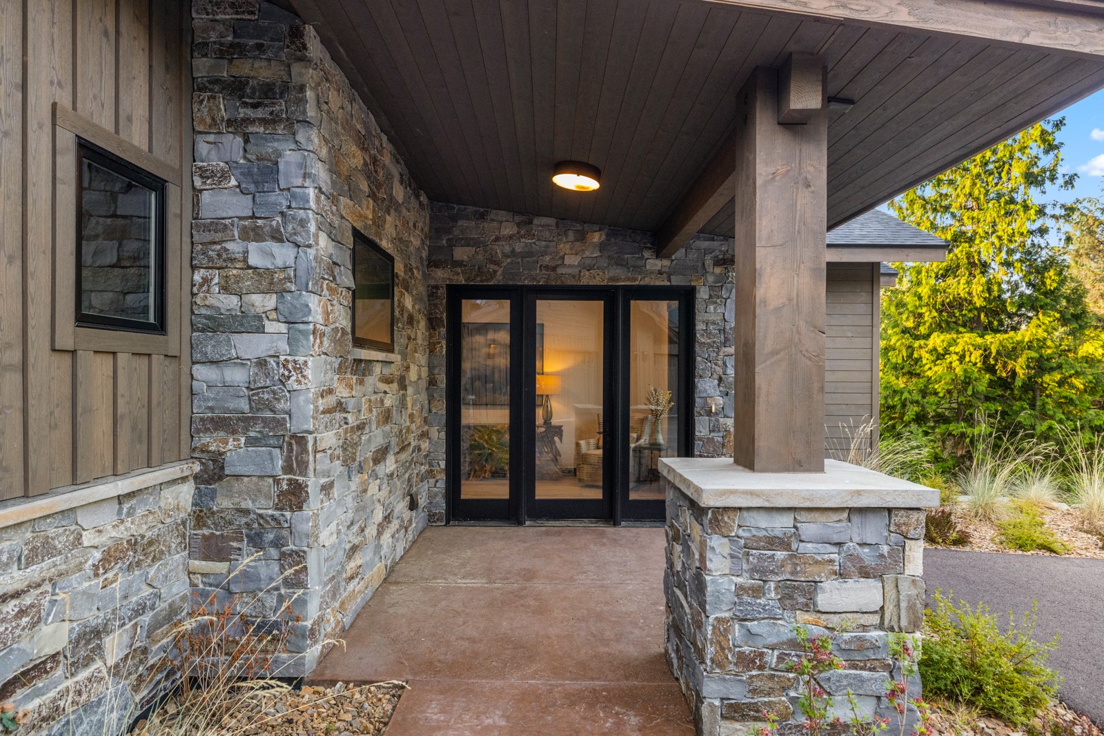 92 Woodlandstar Circle Property Photo 4