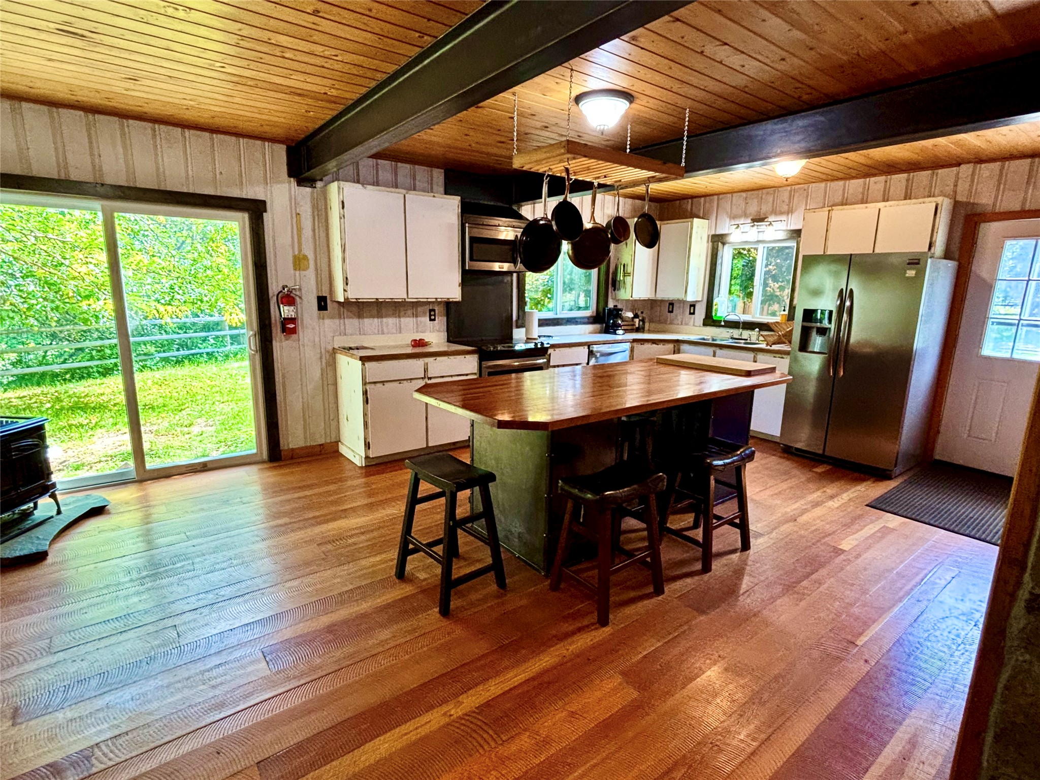 1484 River Road W Property Photo 18