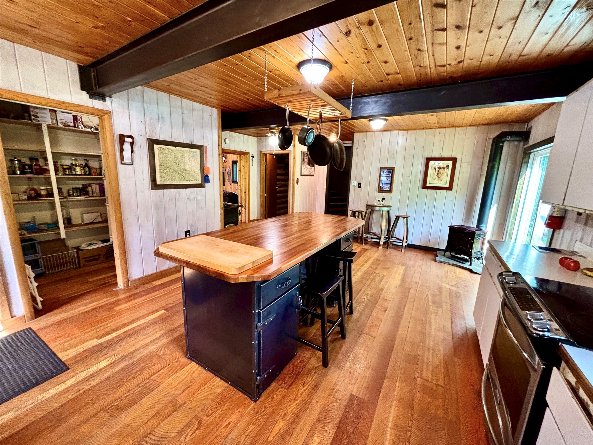 1484 River Road W Property Photo 20
