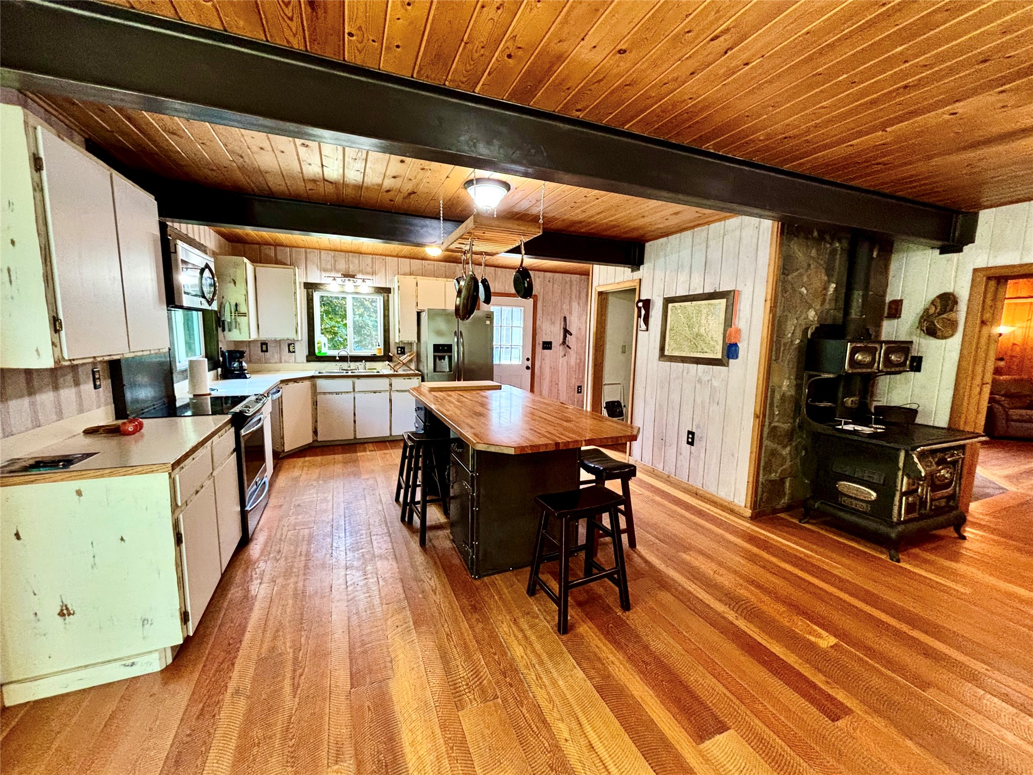 1484 River Road W Property Photo 21