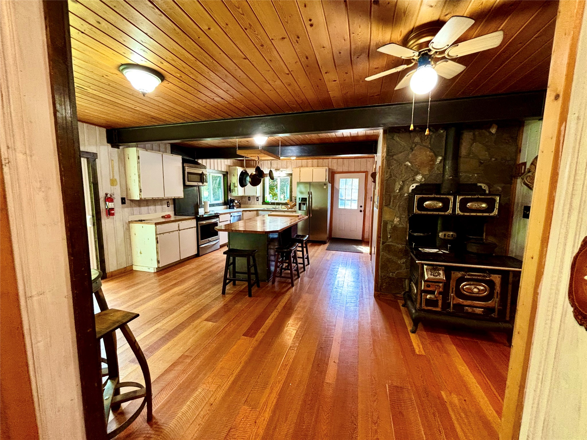 1484 River Road W Property Photo 22