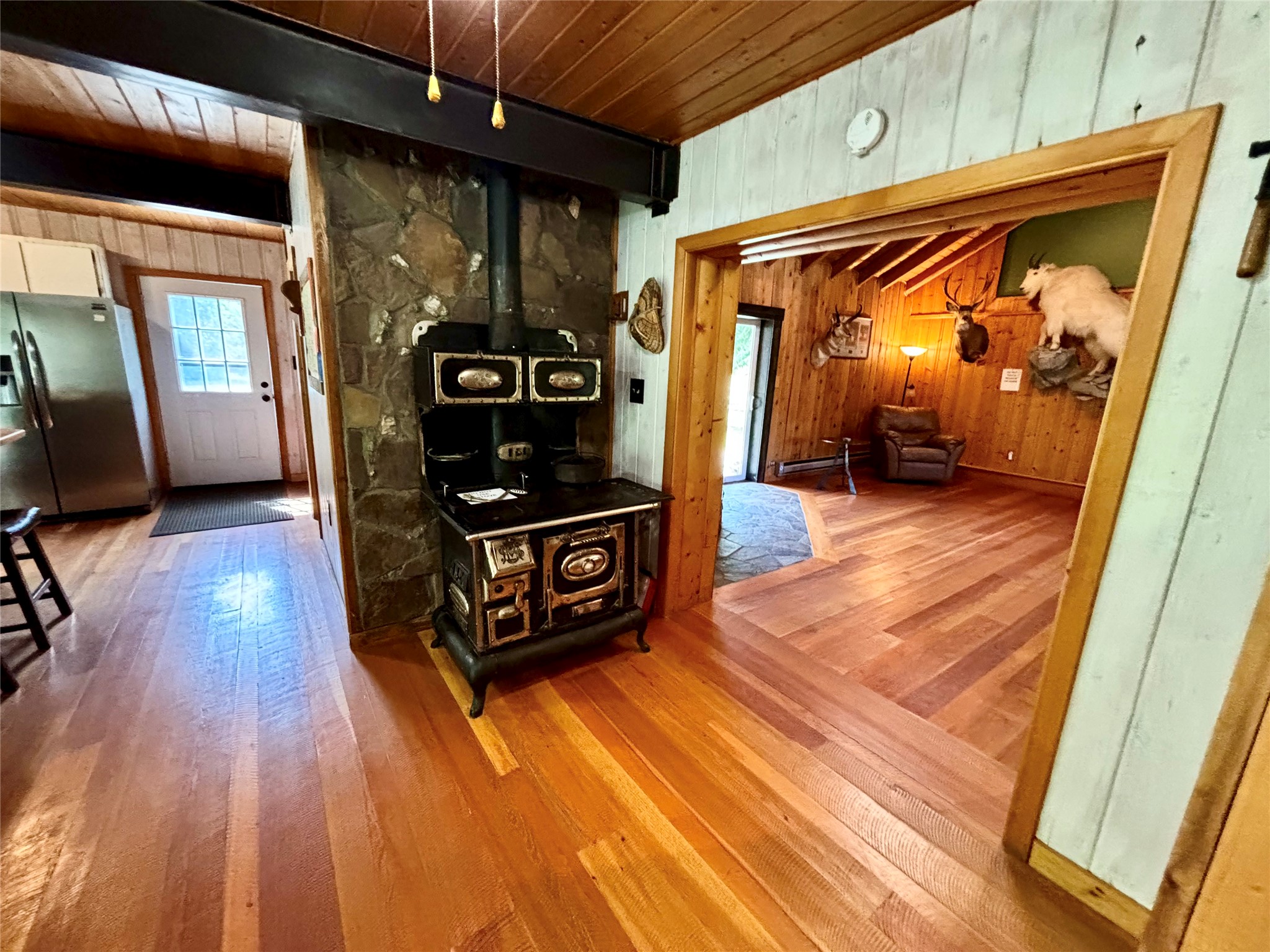 1484 River Road W Property Photo 23