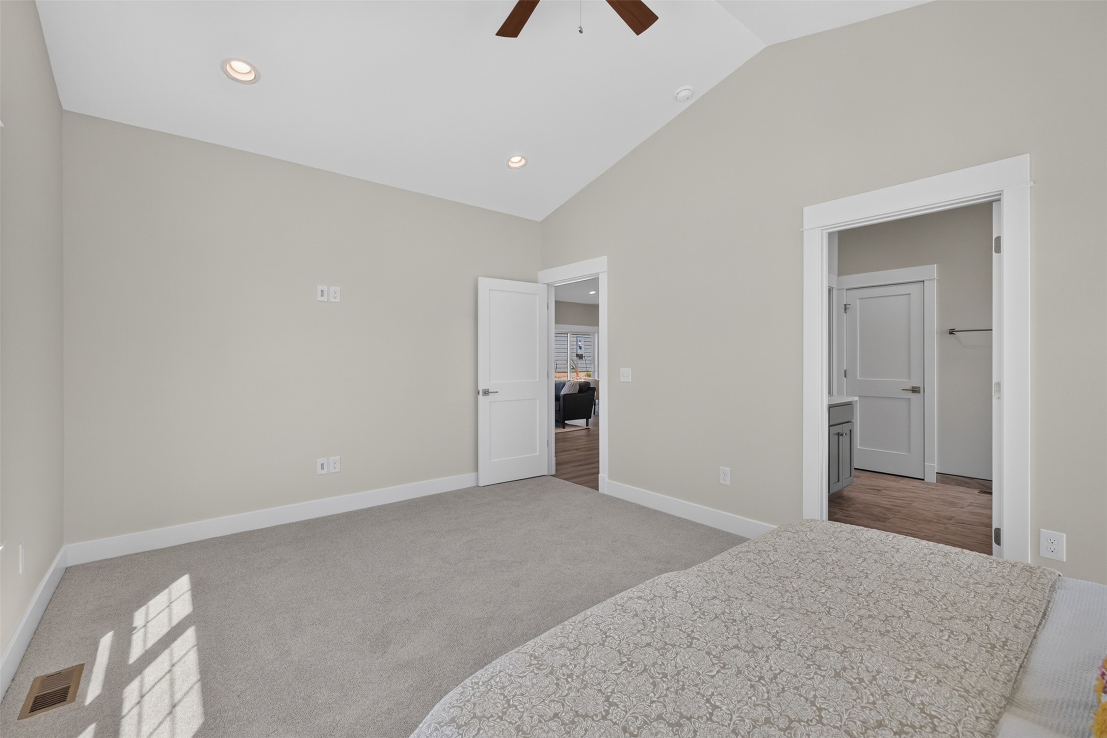 2932 Travis Avenue Property Photo 21