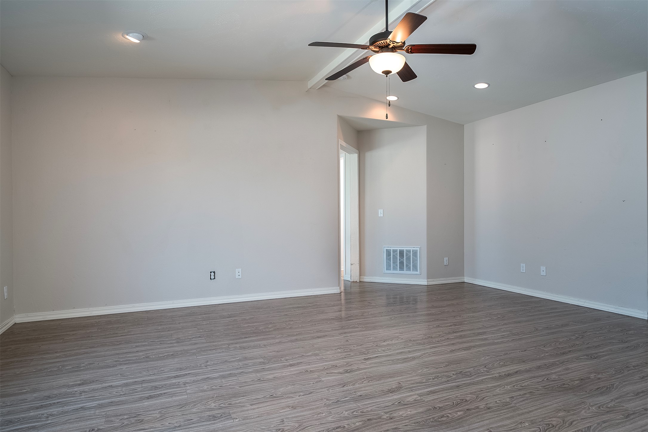 624 Corporate Drive Property Photo 9