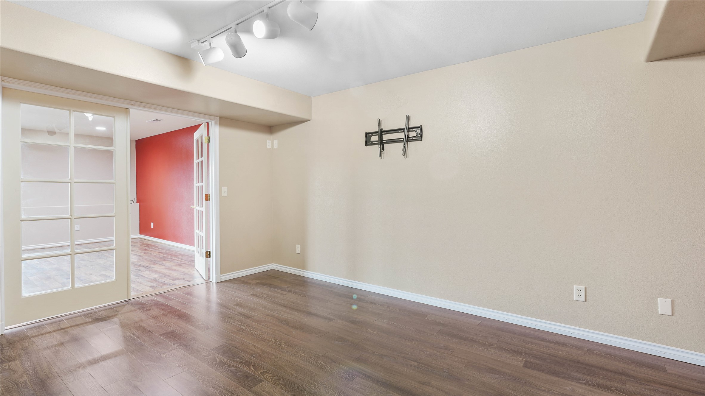 5670 Vulk Drive Property Photo 31