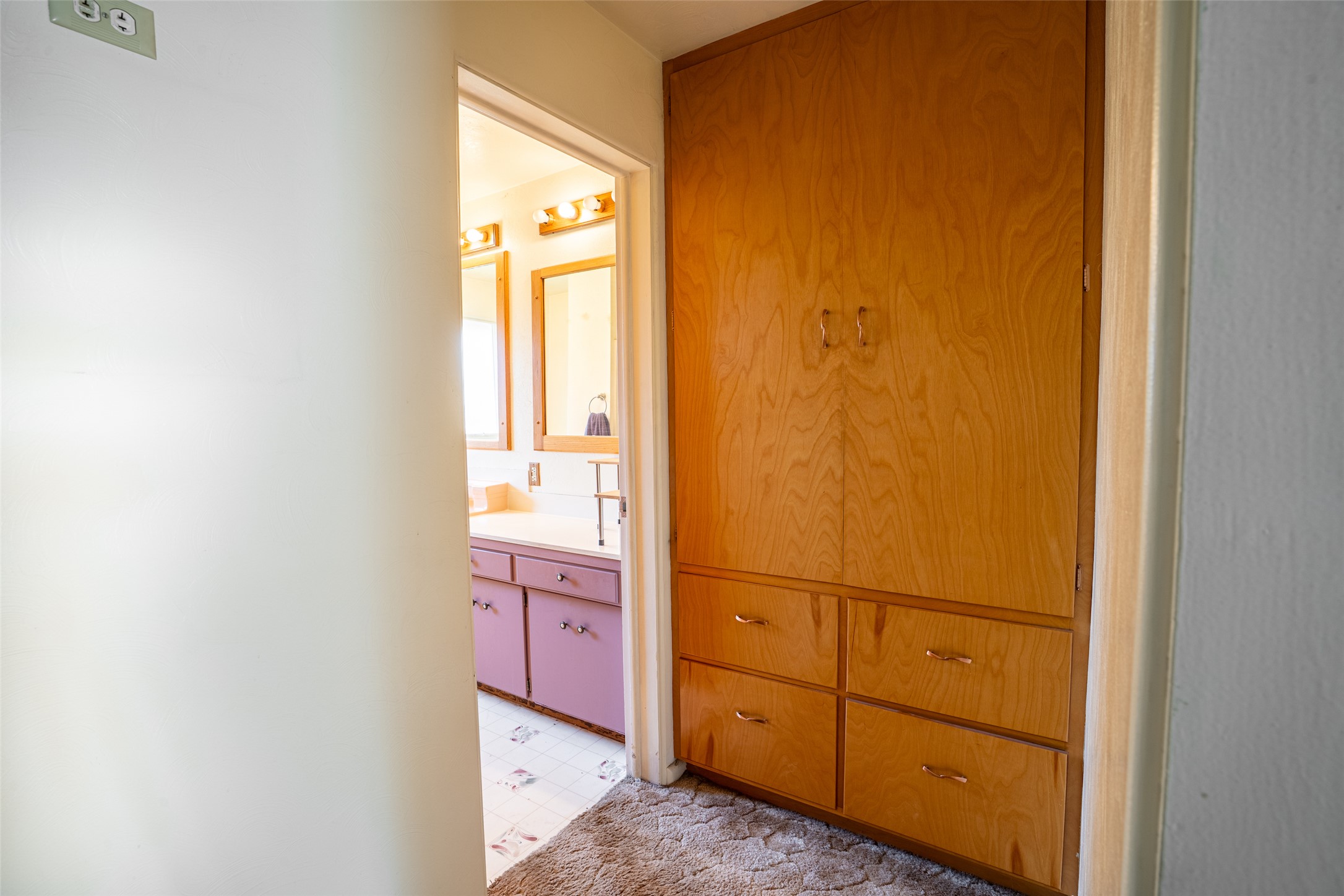 100 Grove Street Property Photo 10