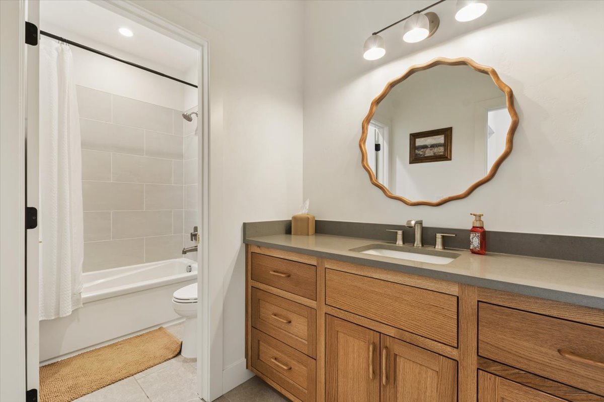 355 Jefferson Street Property Photo 28