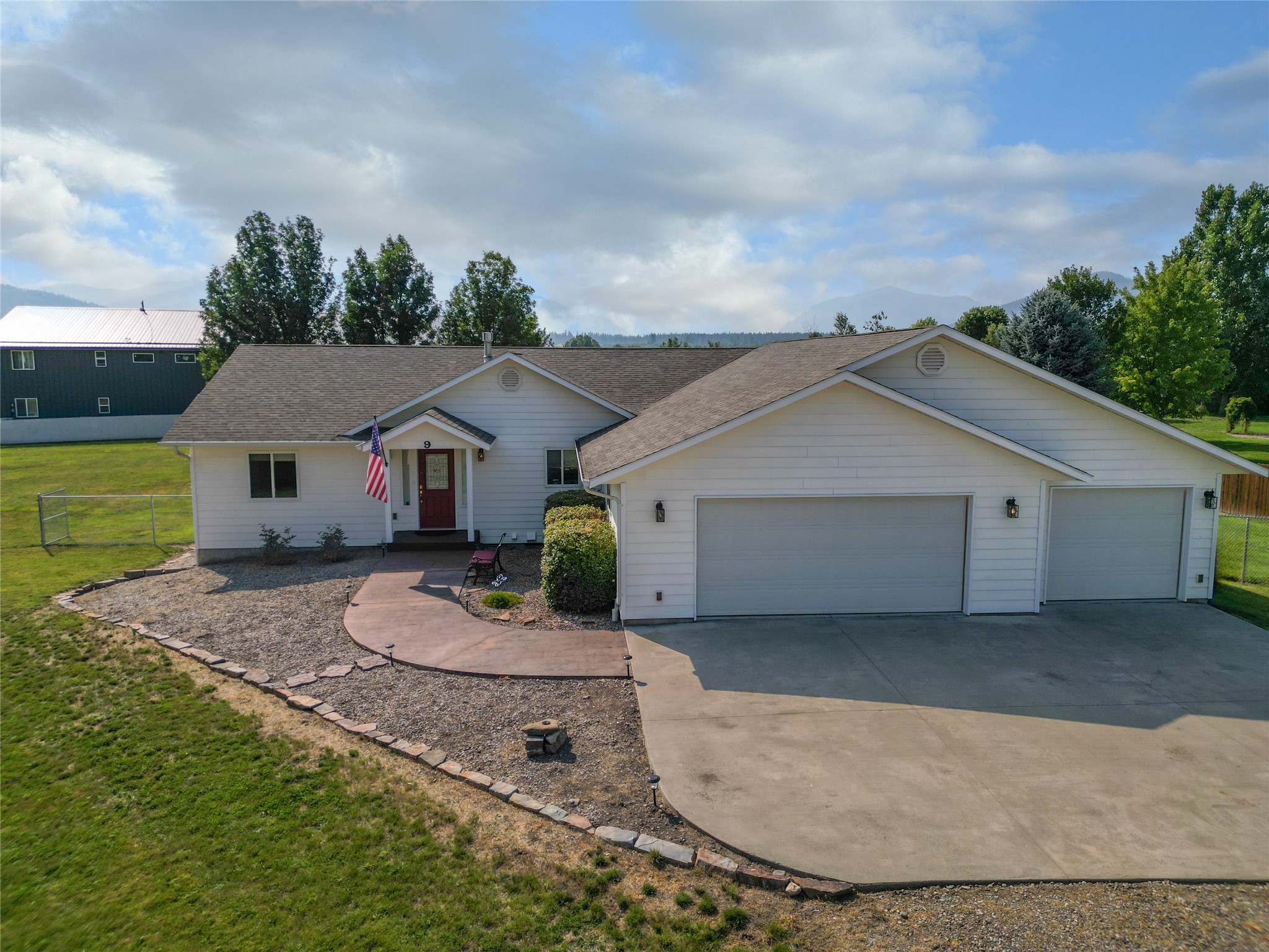 9 Riley Lane Property Photo 1
