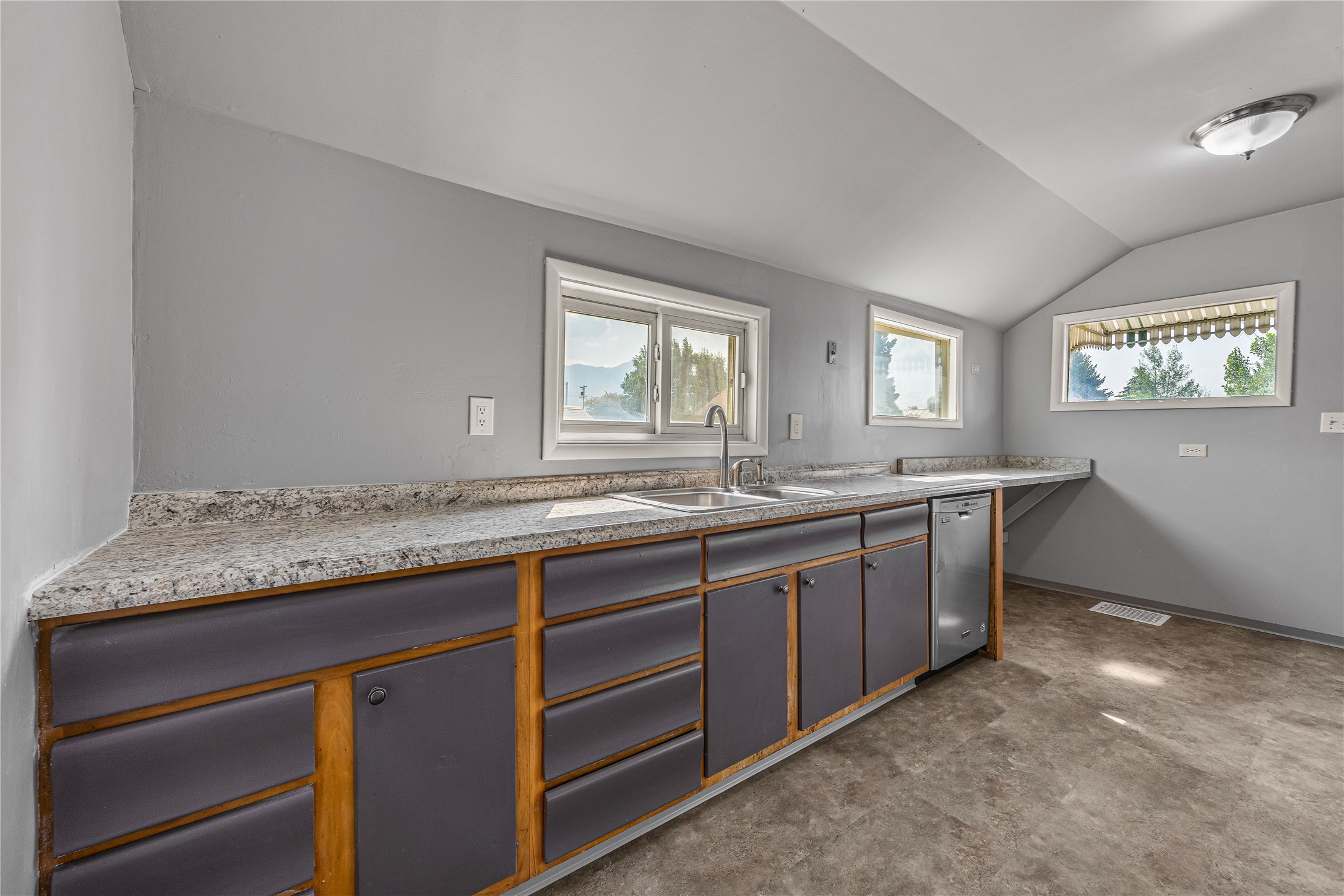 1764 Adams Avenue Property Photo 8