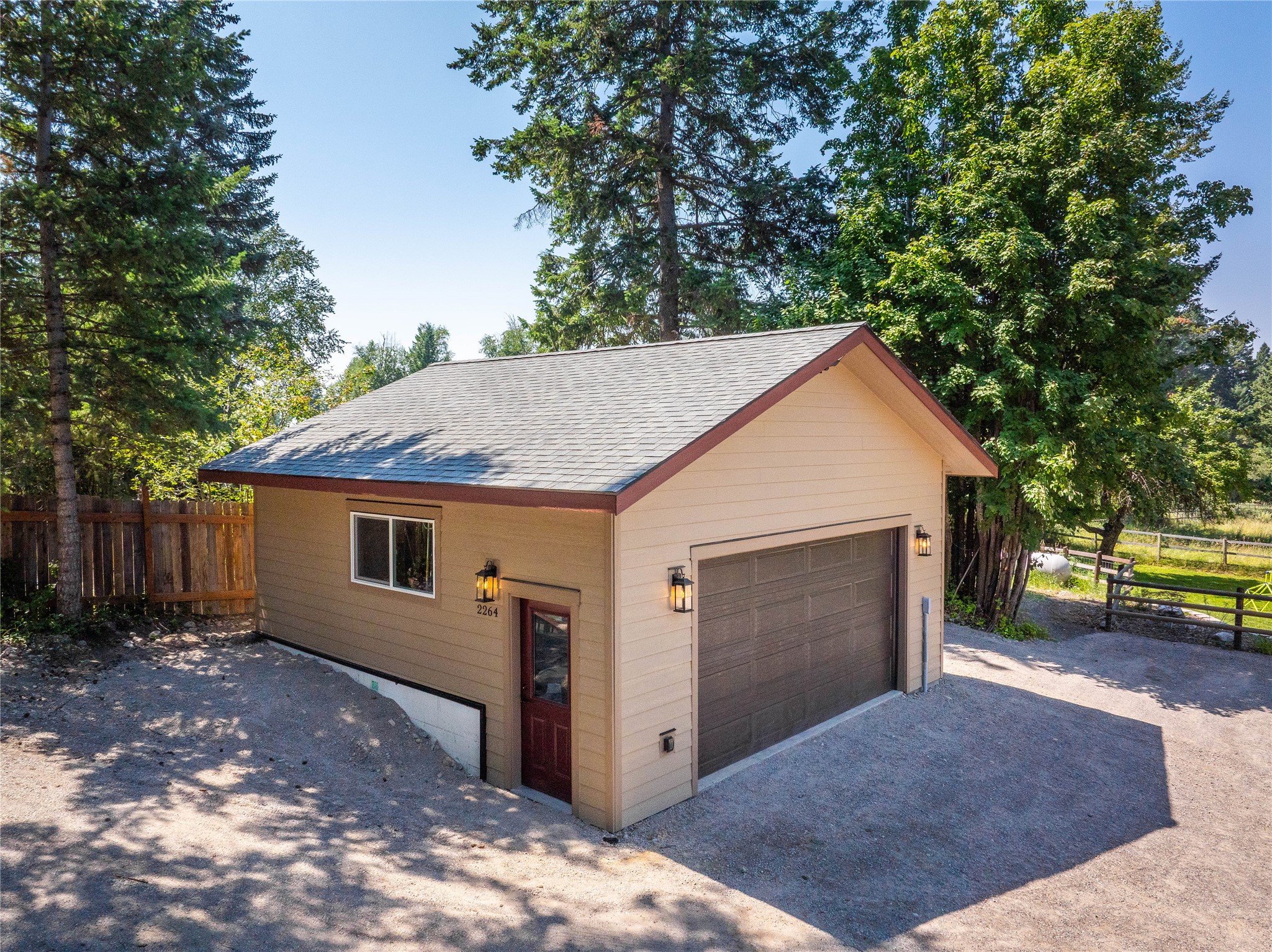2264 Foothill Road Property Photo 5
