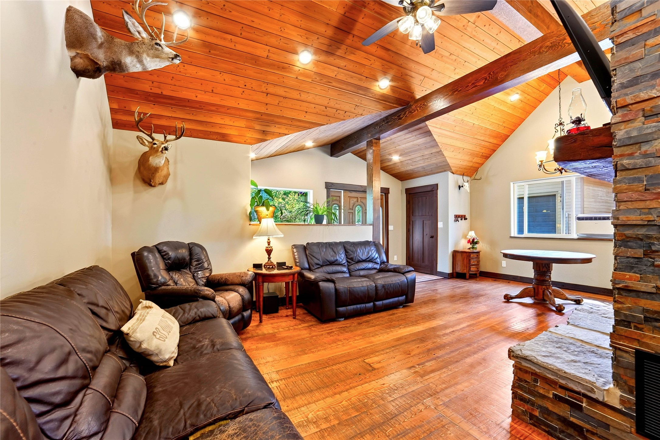 2264 Foothill Road Property Photo 8