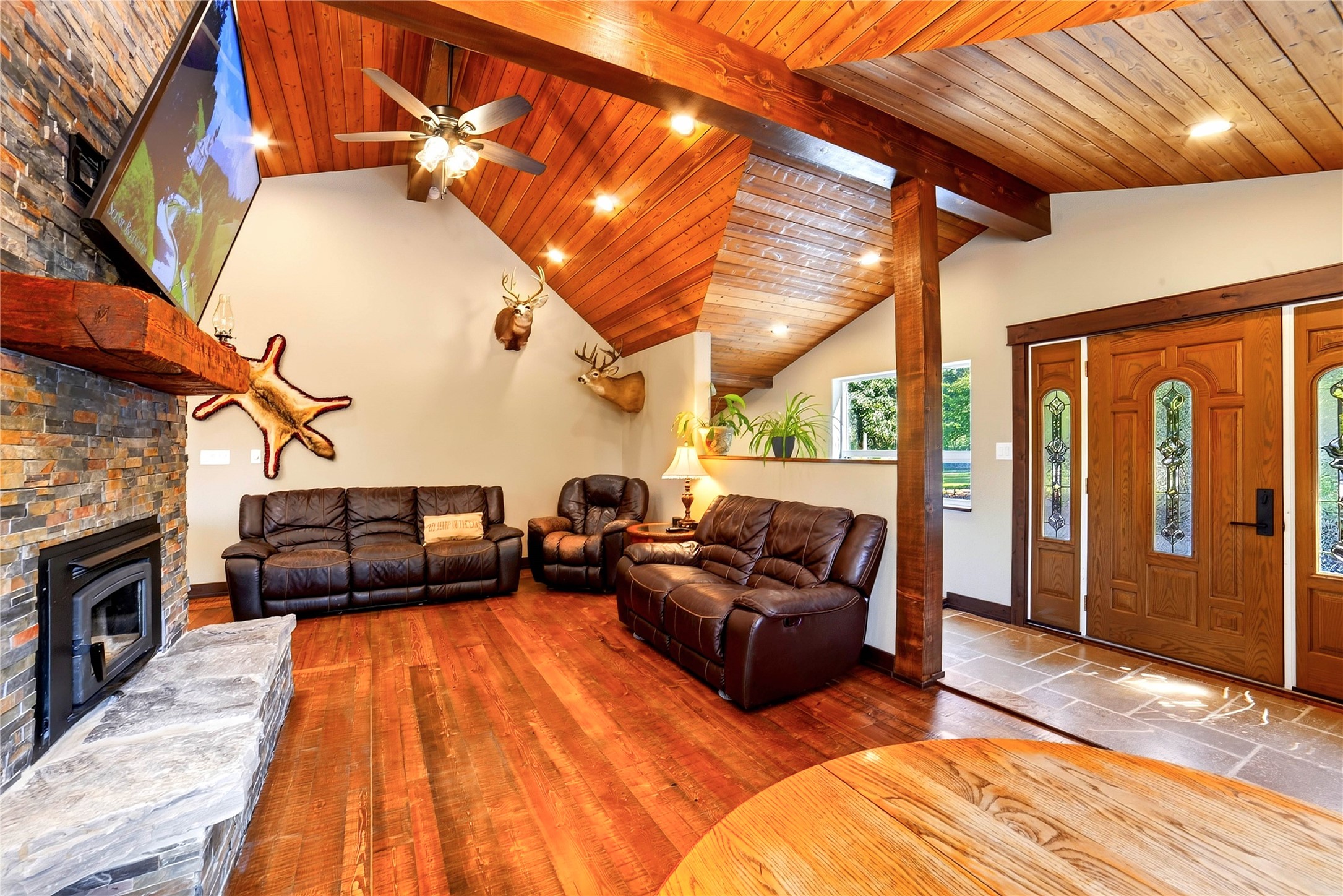 2264 Foothill Road Property Photo 9