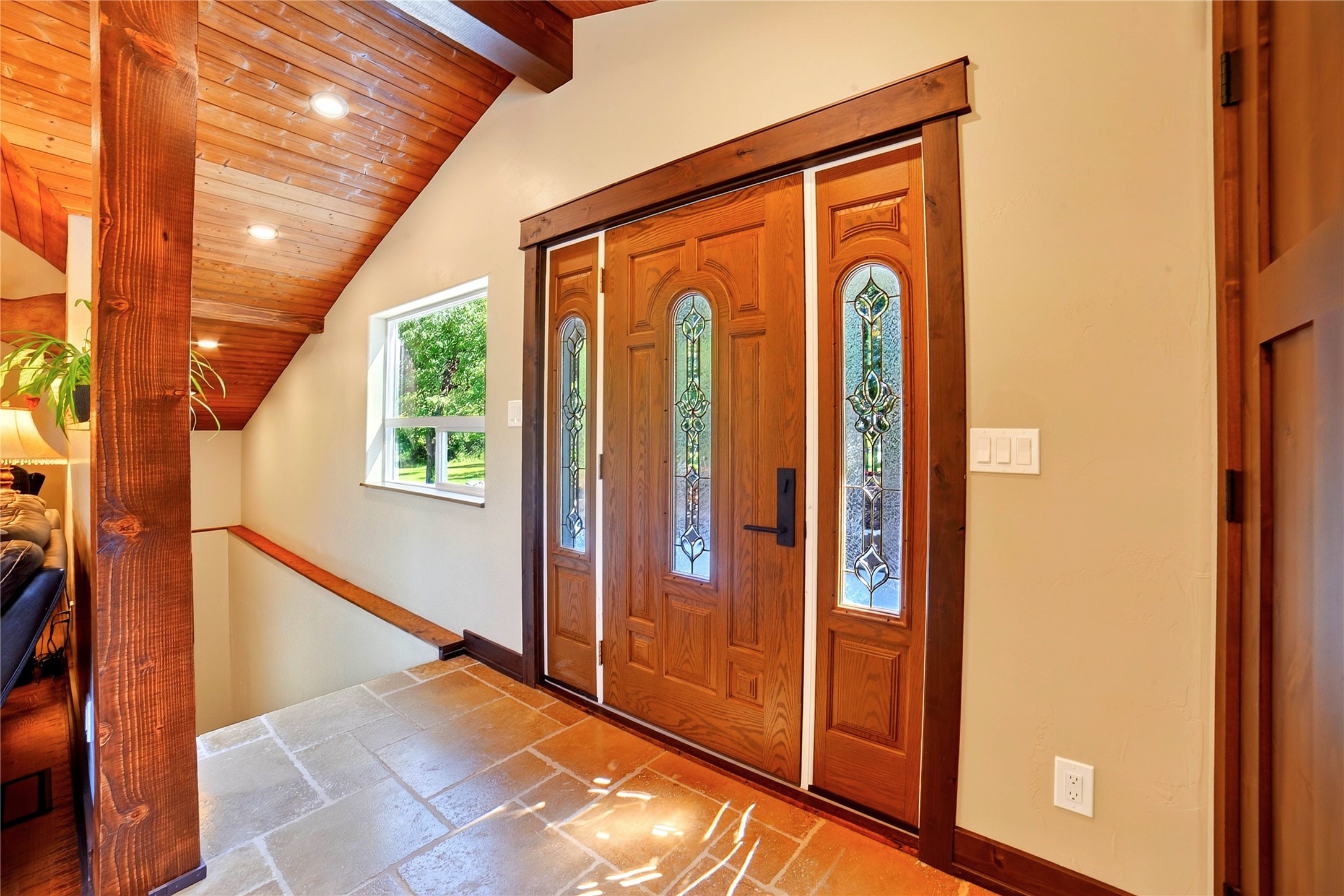 2264 Foothill Road Property Photo 11