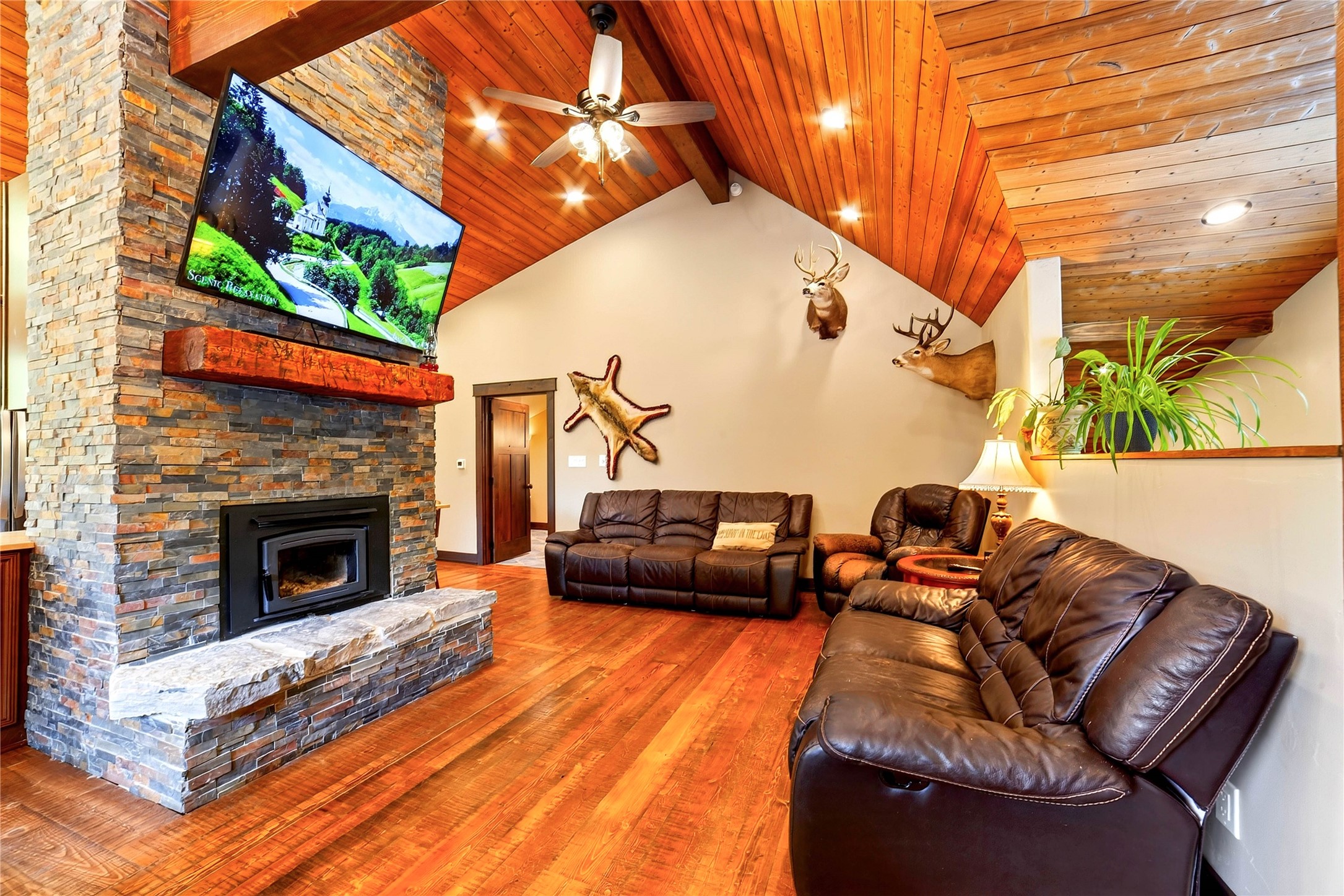 2264 Foothill Road Property Photo 12