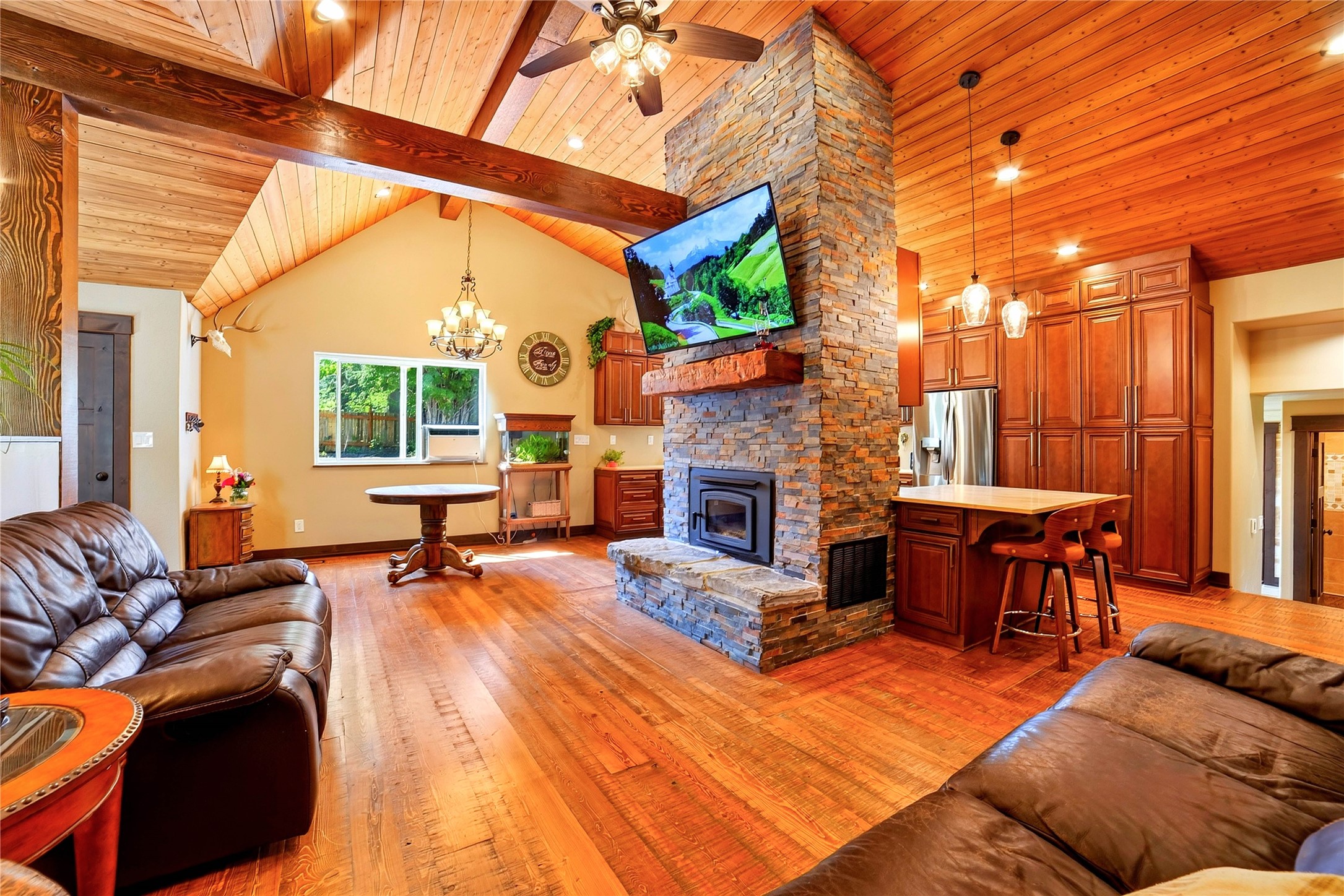 2264 Foothill Road Property Photo 13