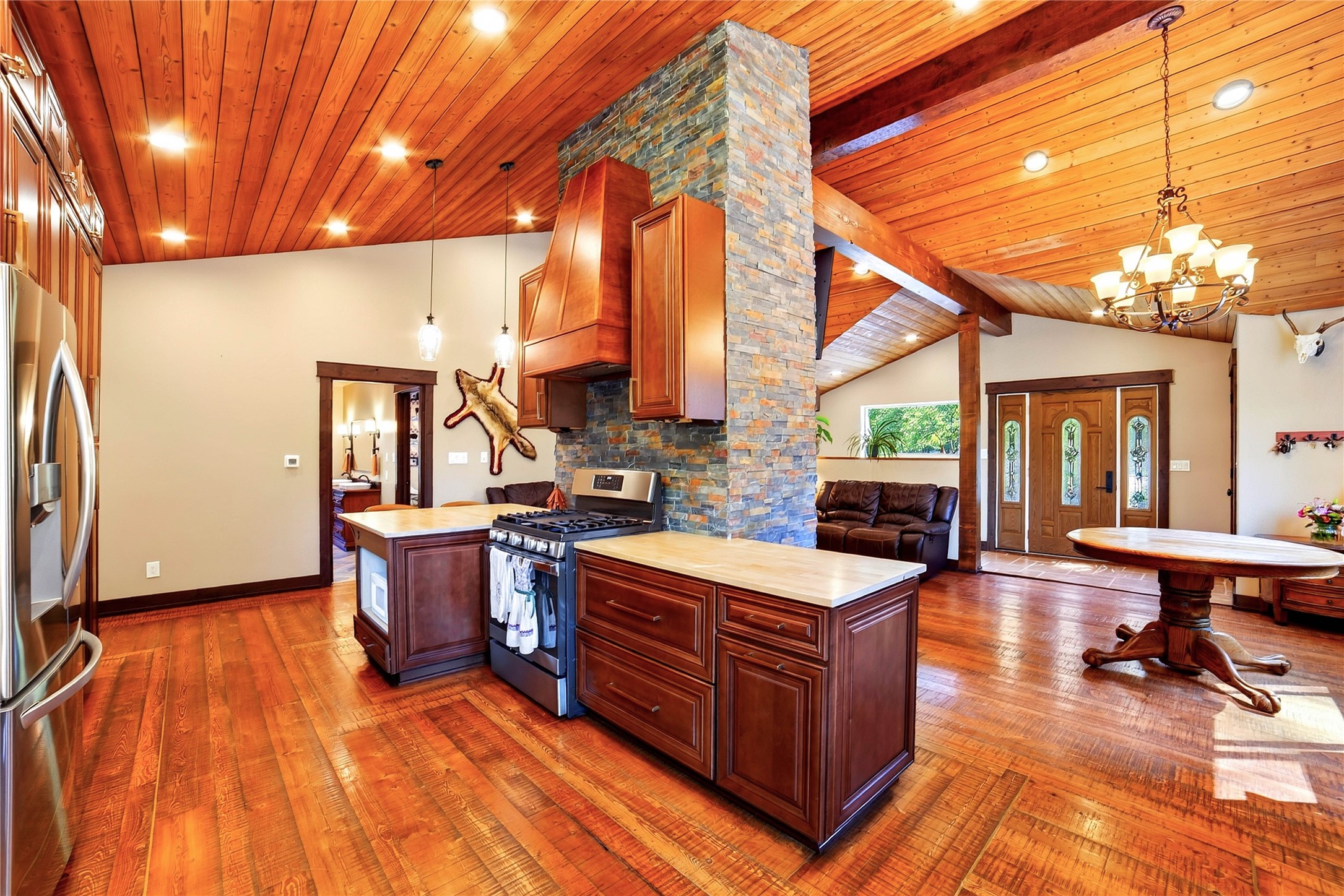 2264 Foothill Road Property Photo 15