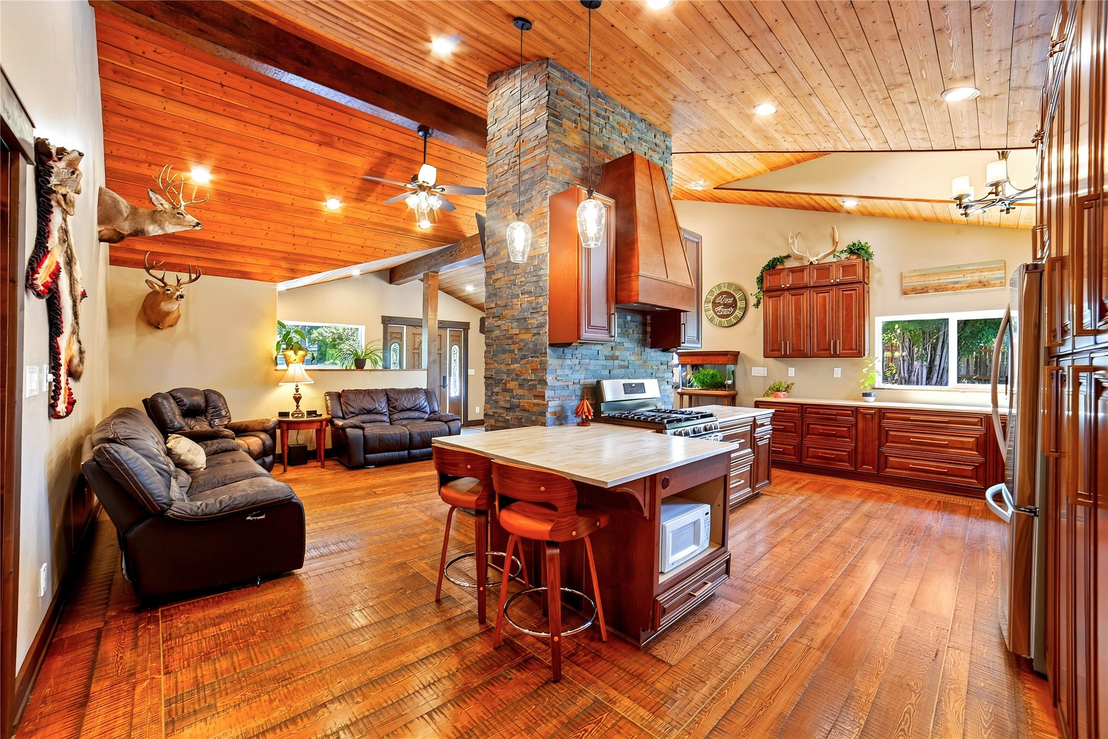 2264 Foothill Road Property Photo 18