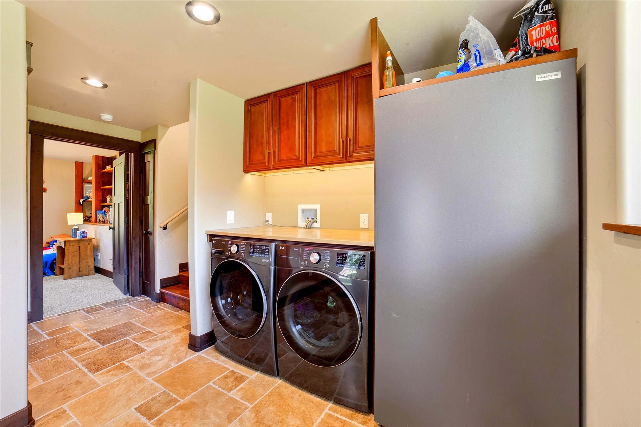 2264 Foothill Road Property Photo 32