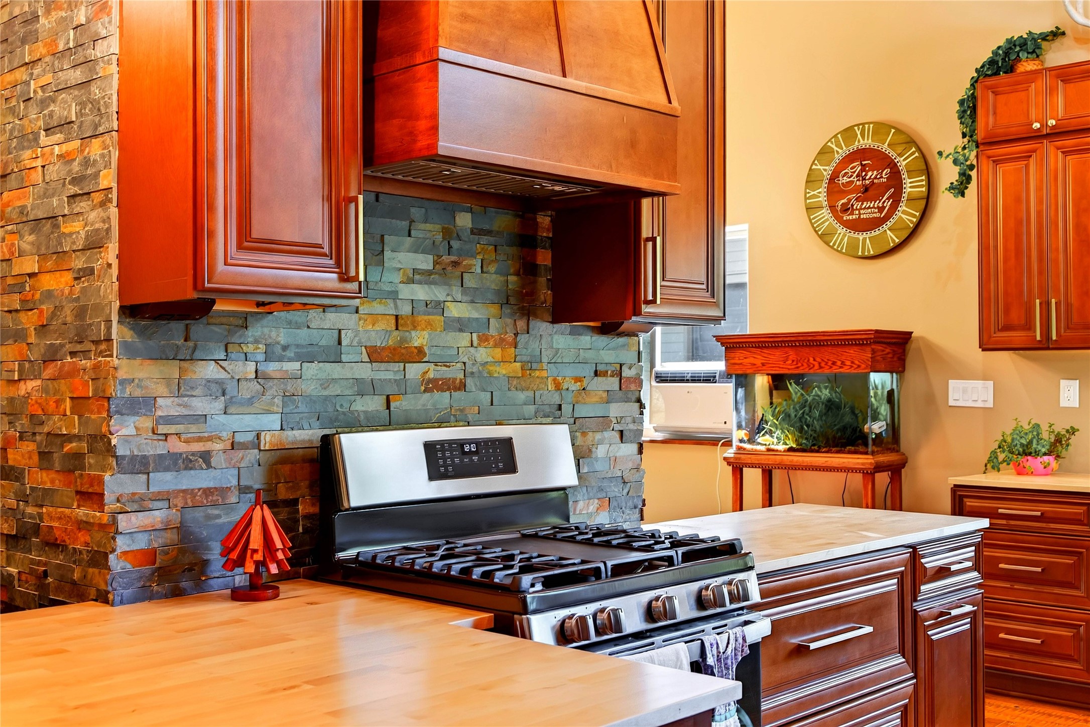 2264 Foothill Road Property Photo 45