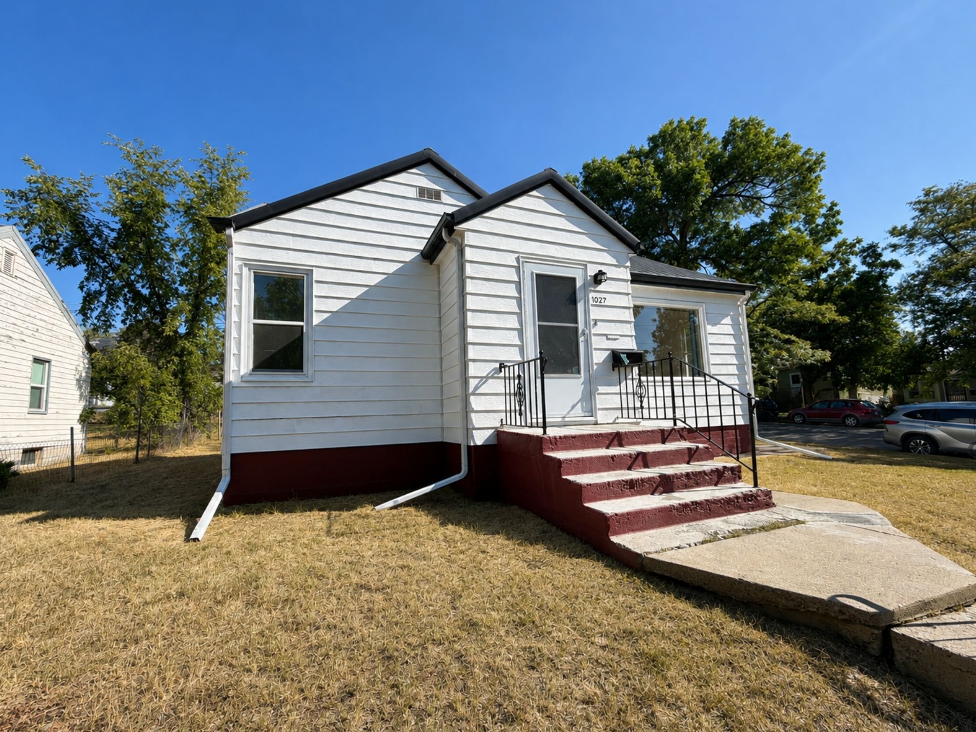 1027 3rd Avenue S Property Photo 2