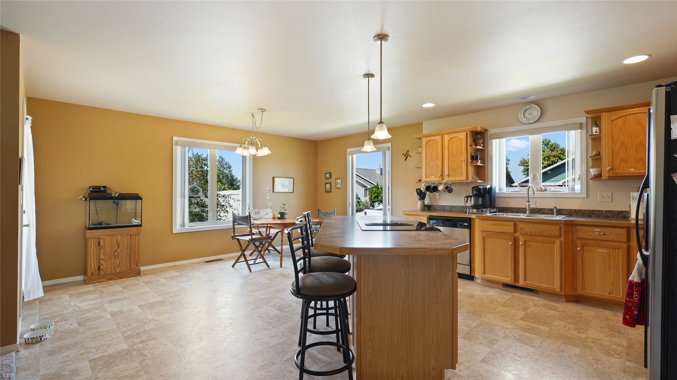3494 Curlew Street Property Photo 8