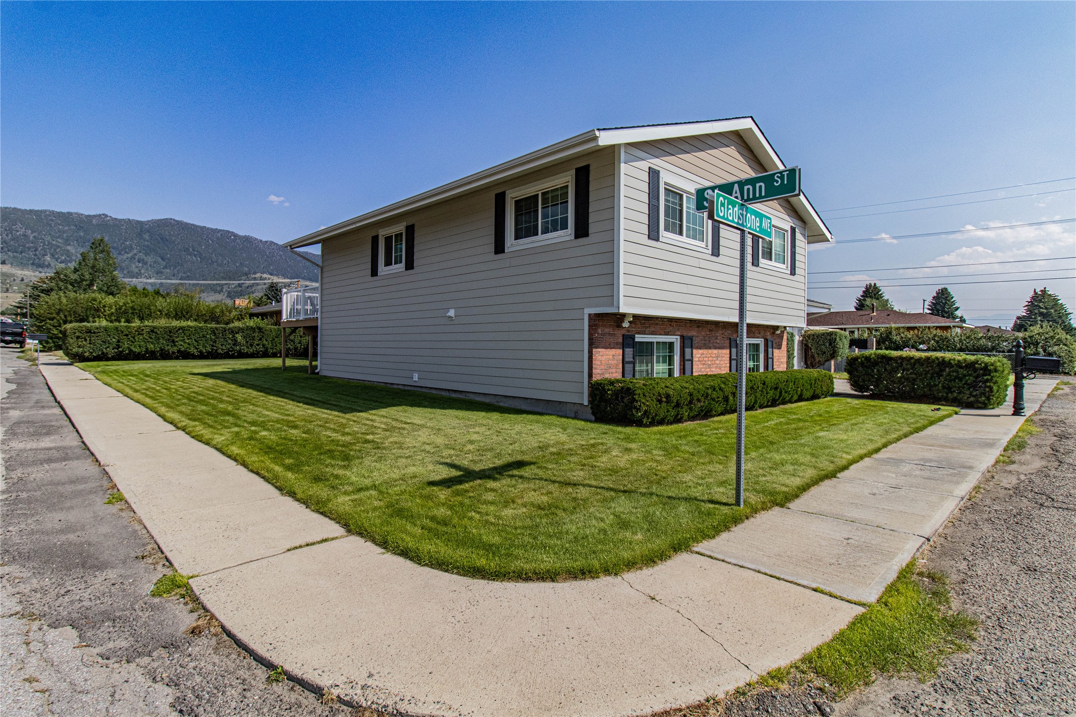 2120 Gladstone Avenue Property Photo 74