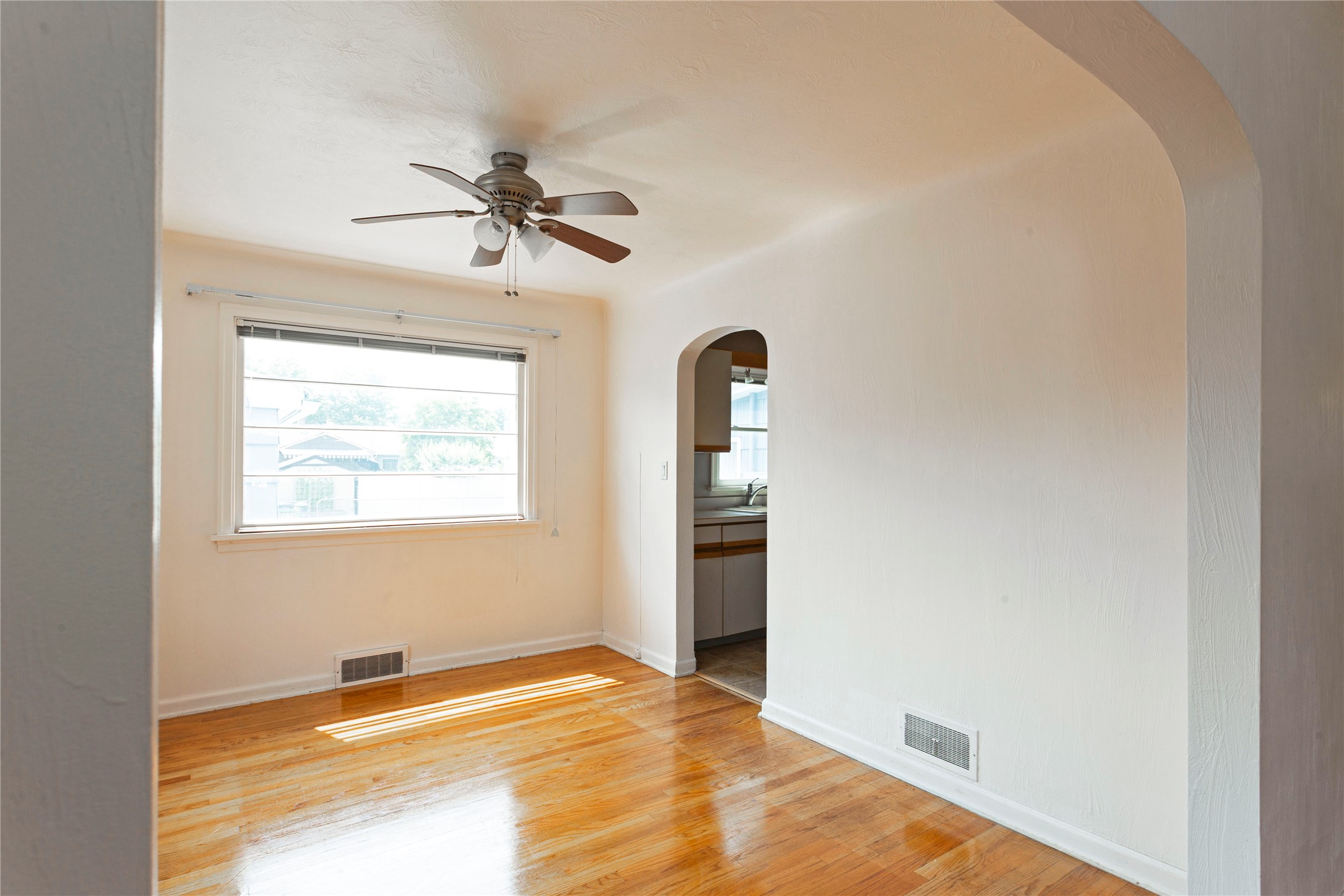 511 Livingston Avenue Property Photo 5