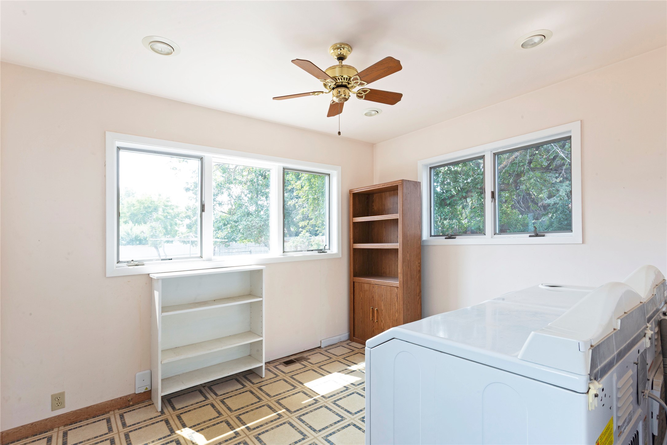 511 Livingston Avenue Property Photo 13