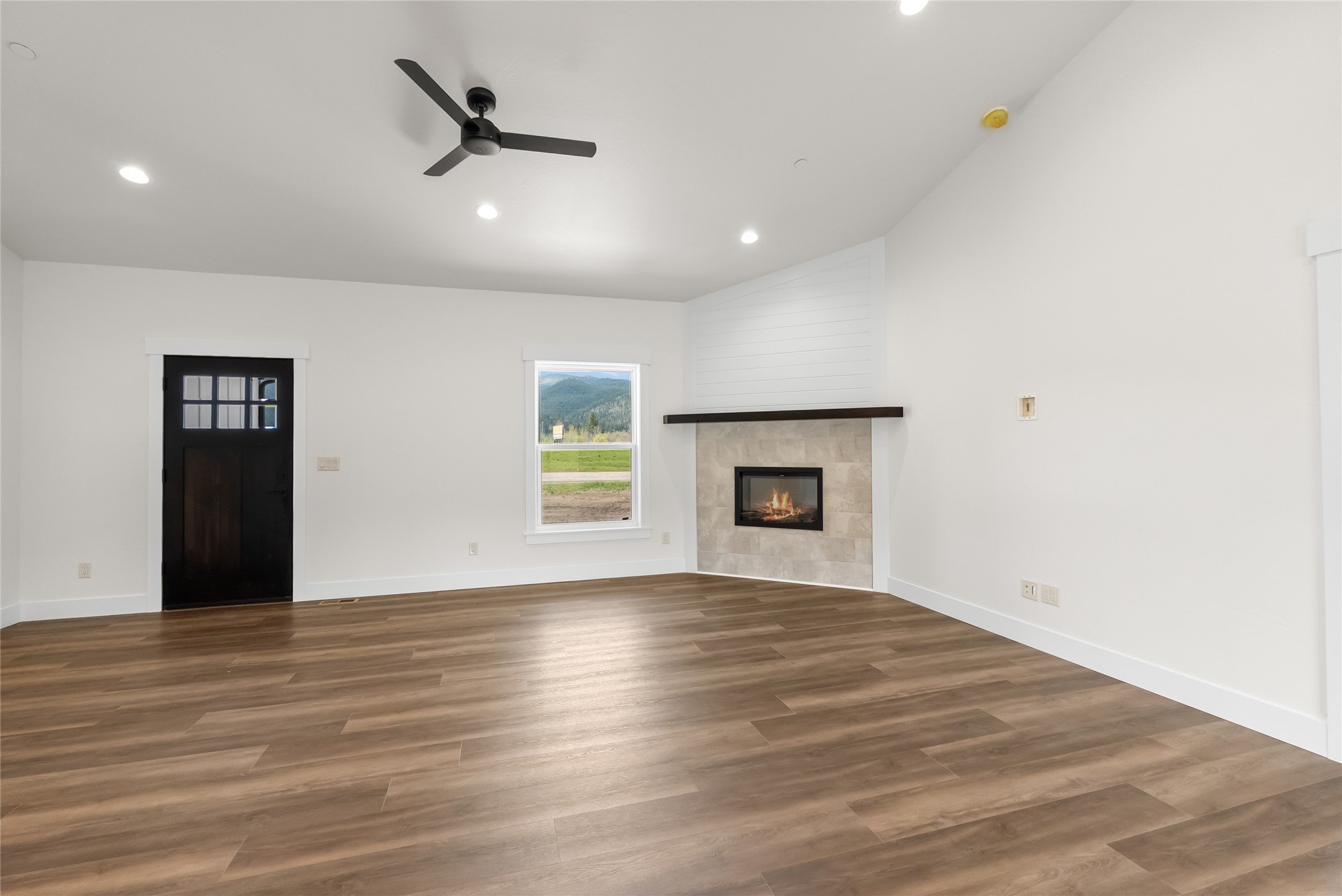 23968 Summit Point Road Property Photo 4