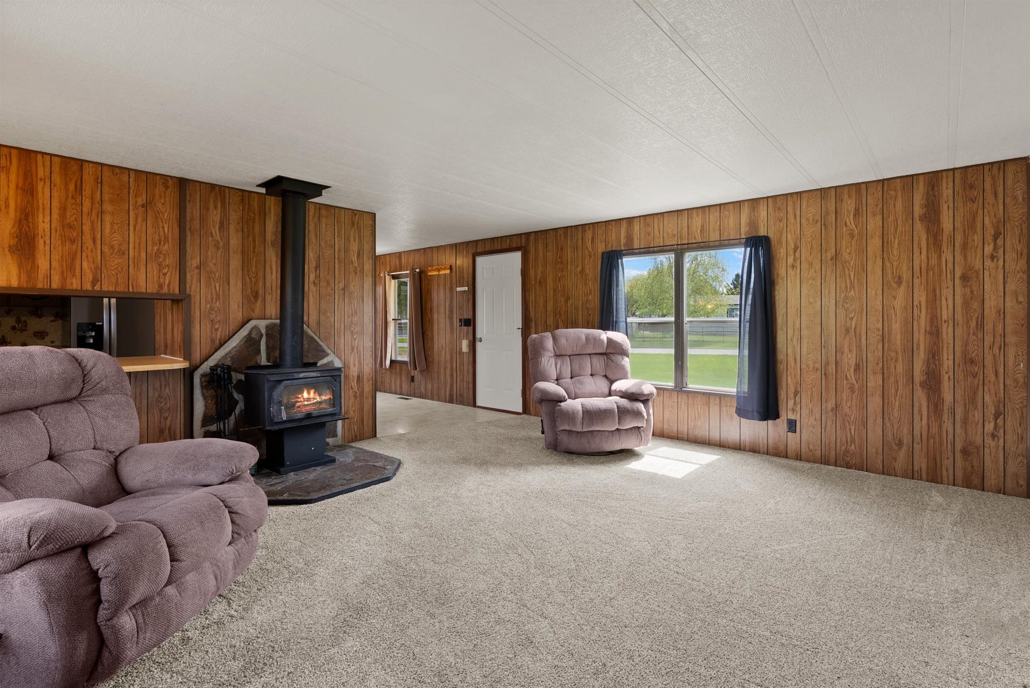 440 Kings Way Property Photo 3