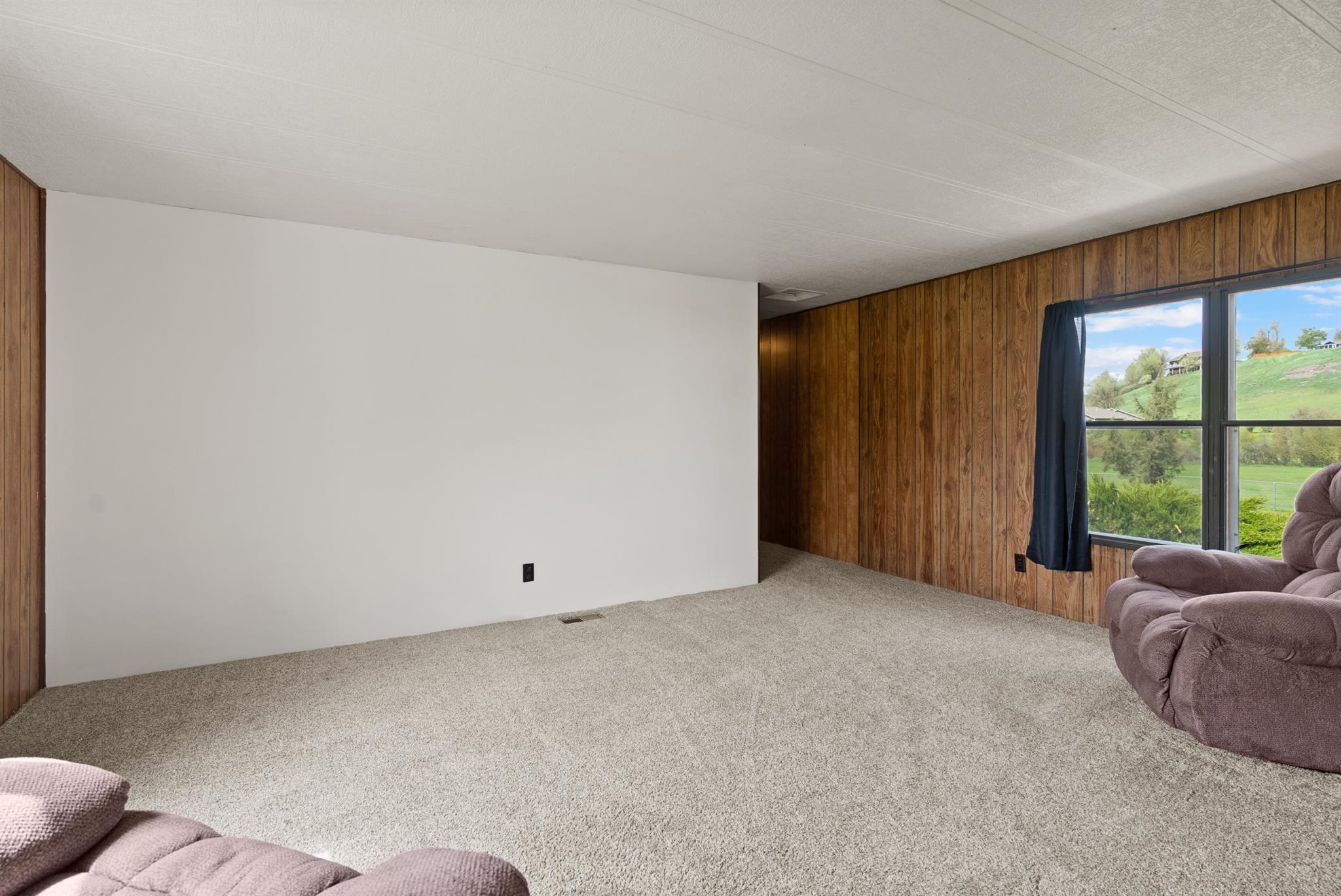 440 Kings Way Property Photo 4