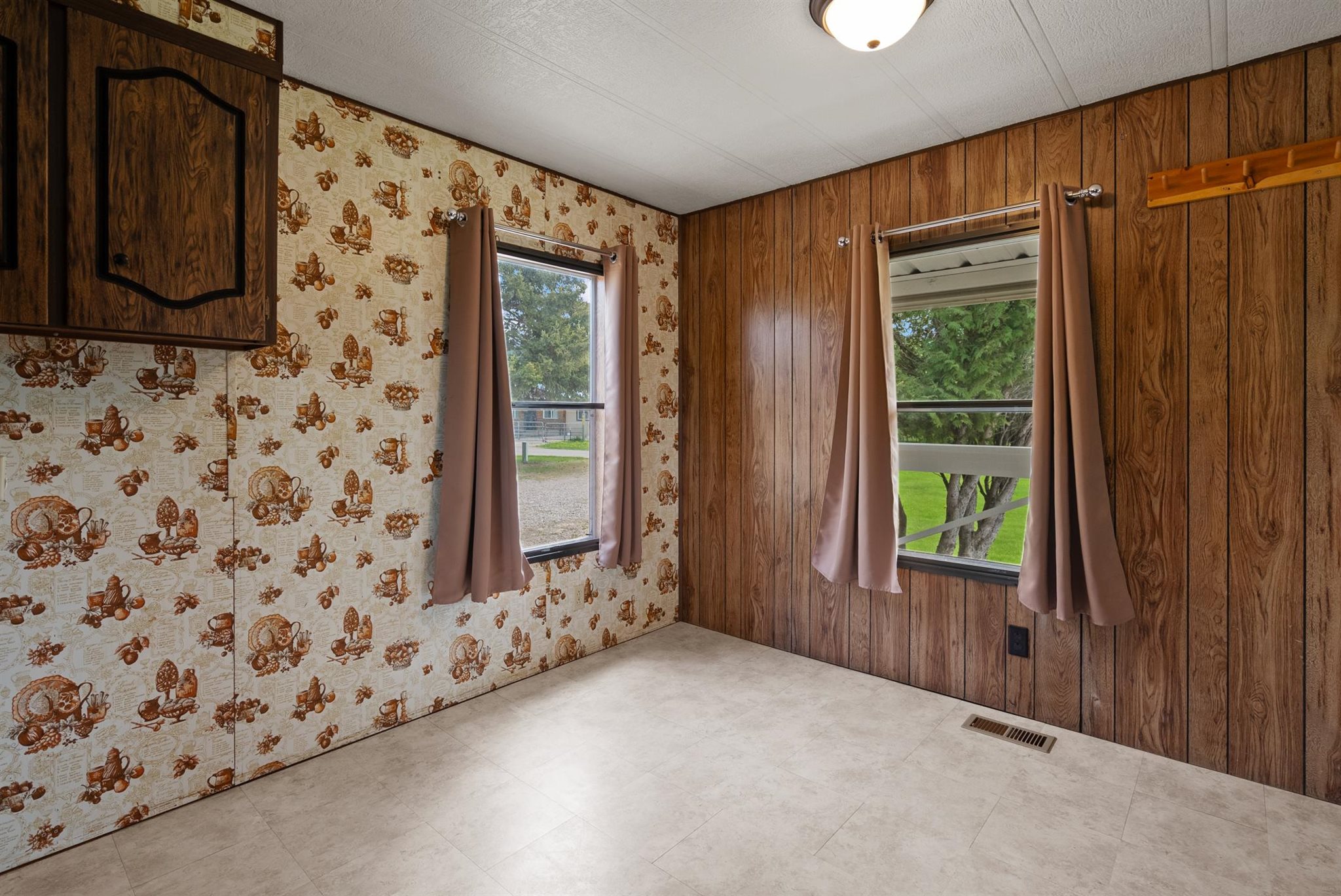 440 Kings Way Property Photo 6