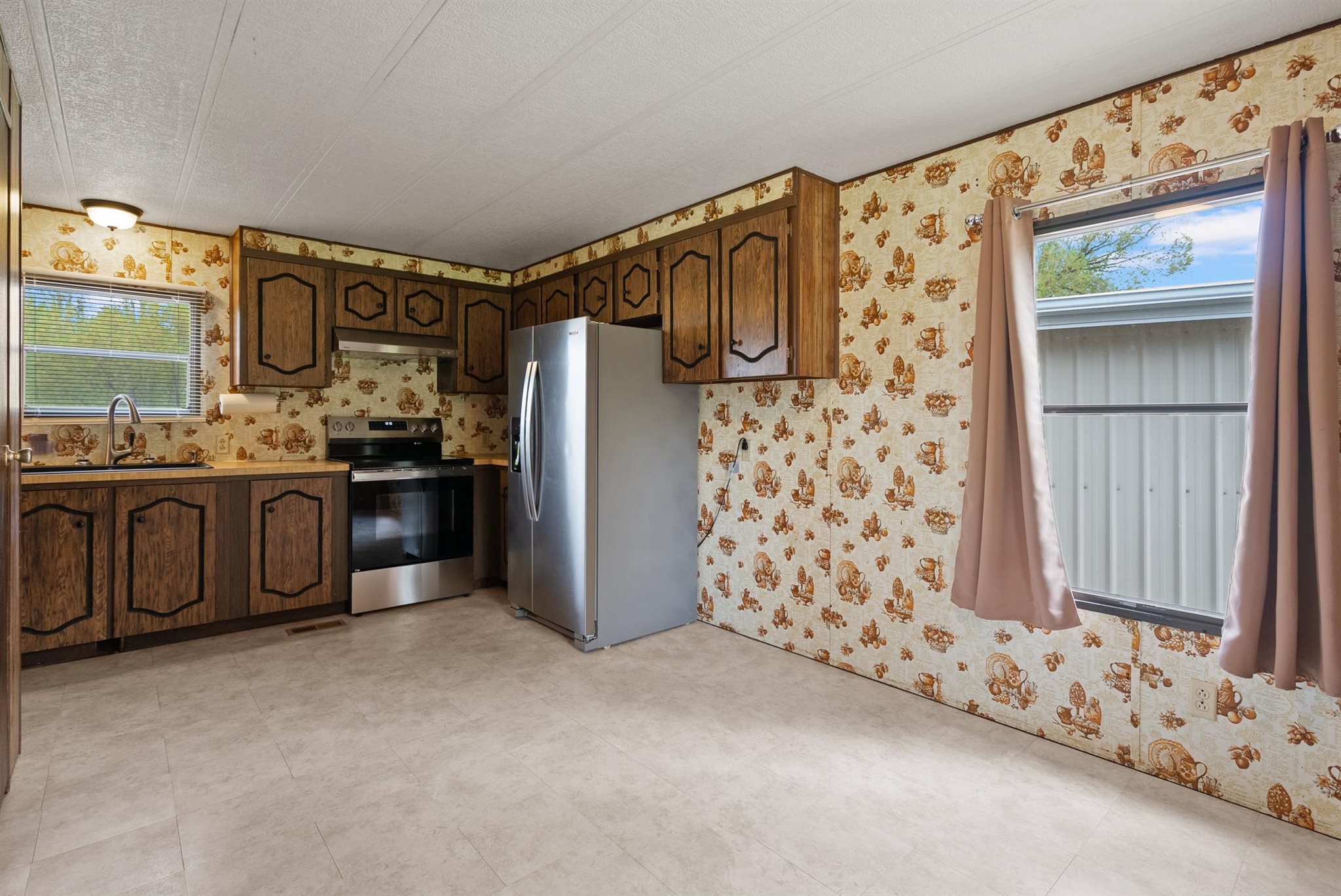 440 Kings Way Property Photo 7