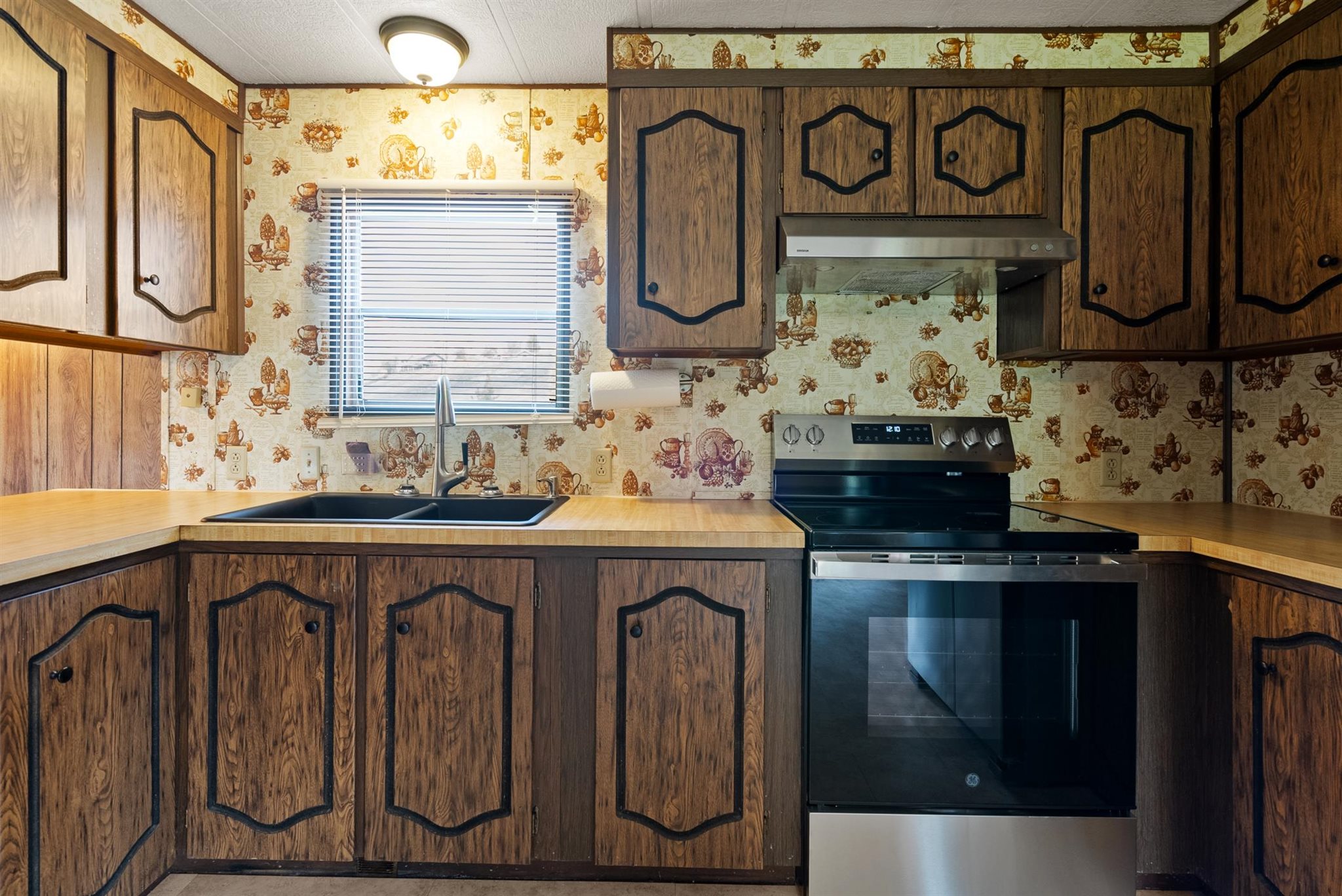440 Kings Way Property Photo 8