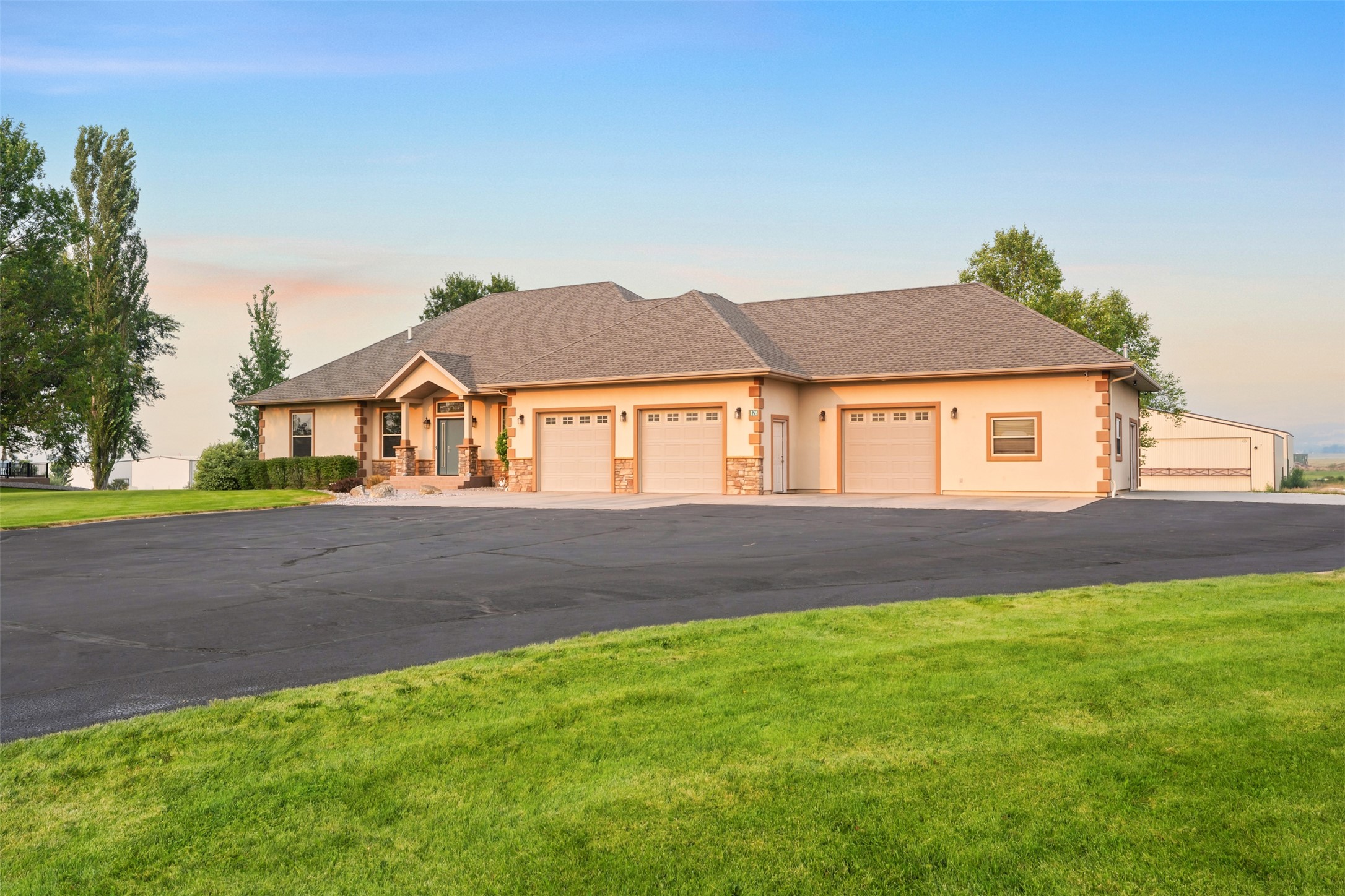 126 Jet Lane Property Photo 3