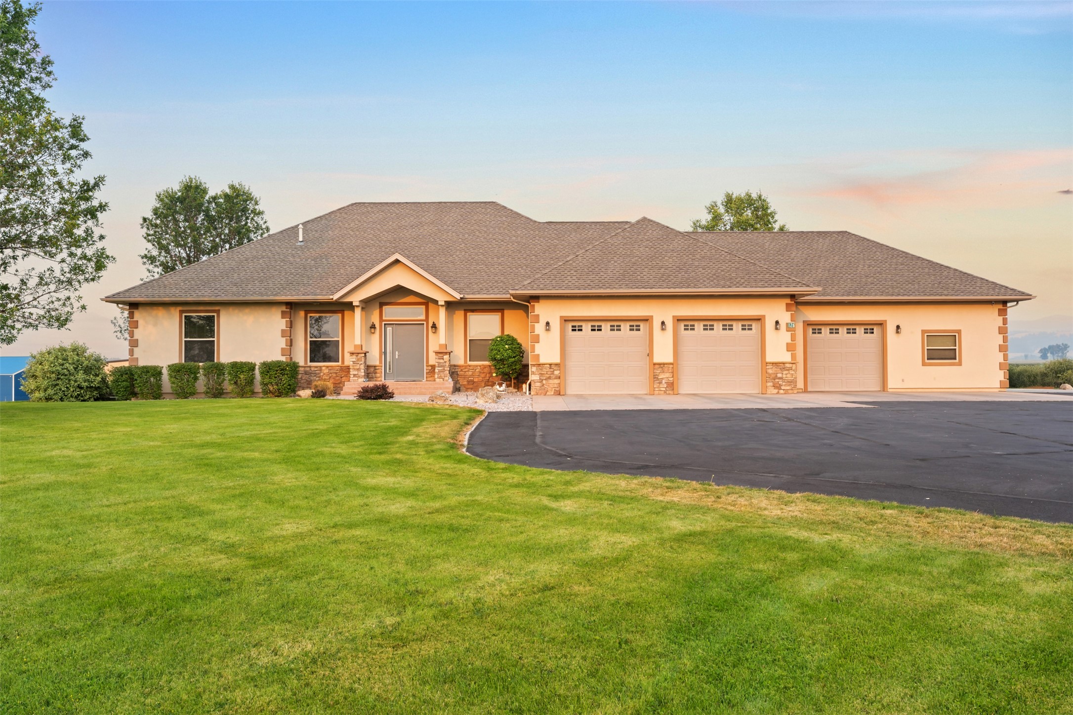 126 Jet Lane Property Photo 4