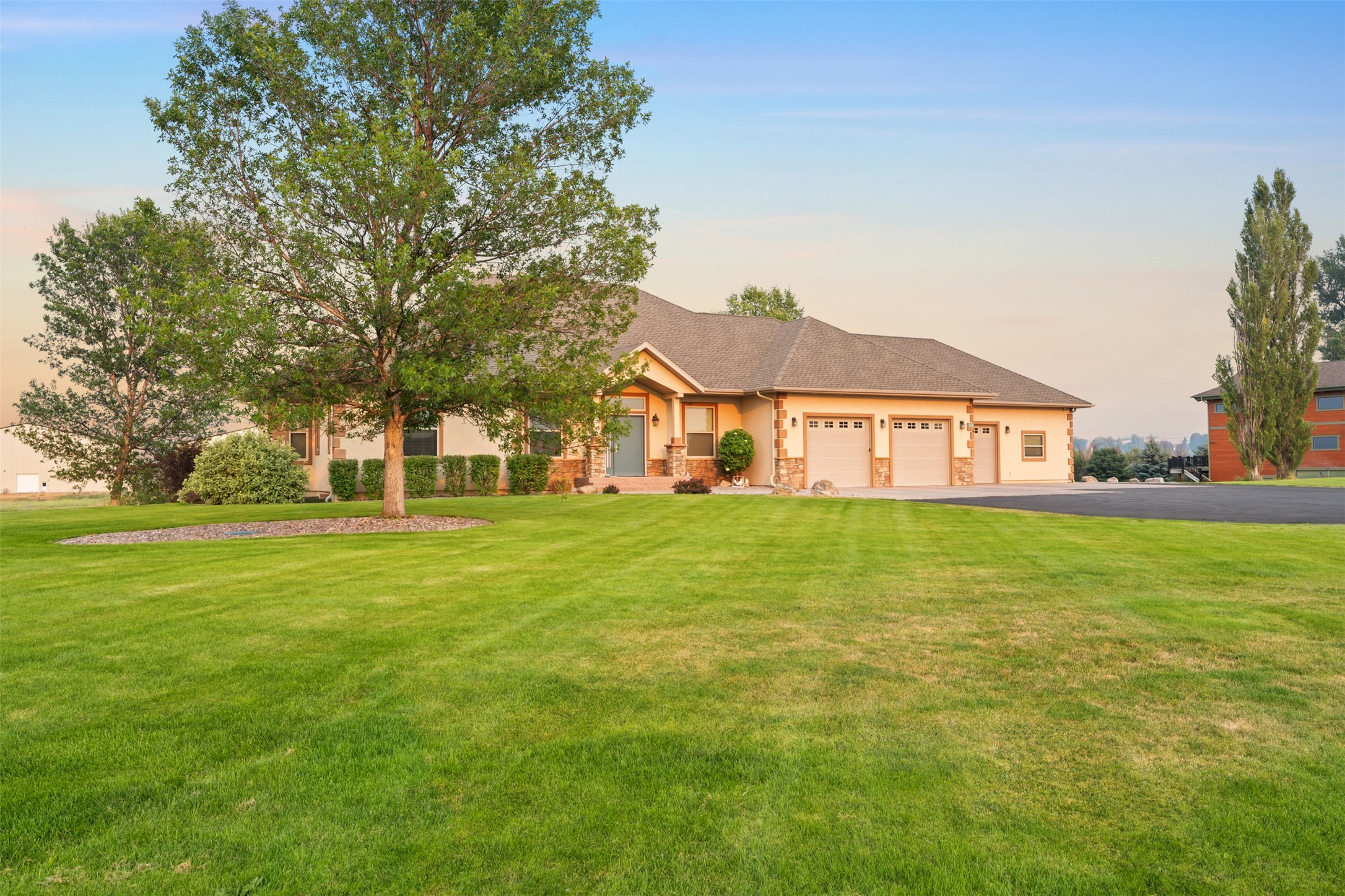 126 Jet Lane Property Photo 5