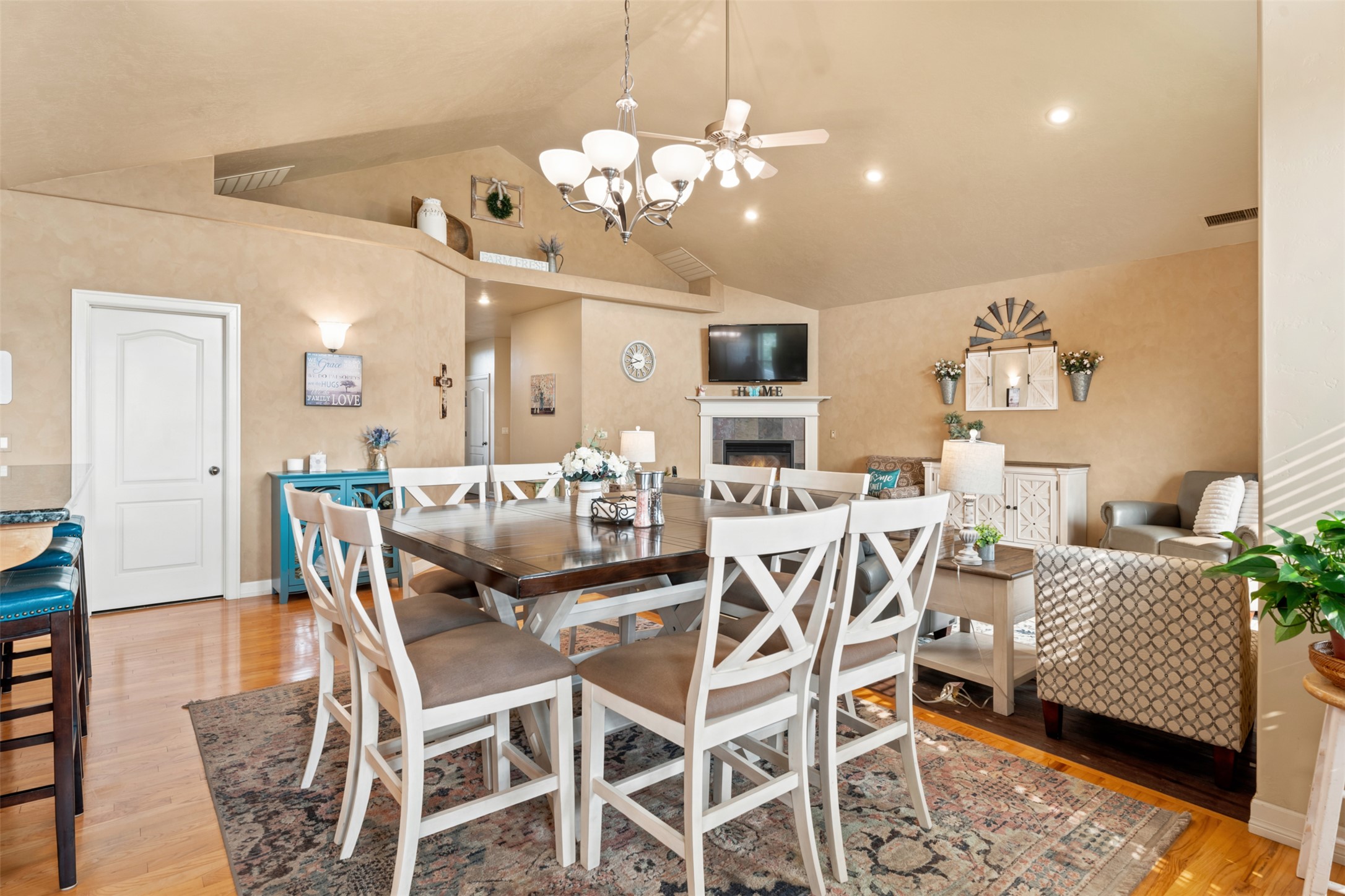 126 Jet Lane Property Photo 13