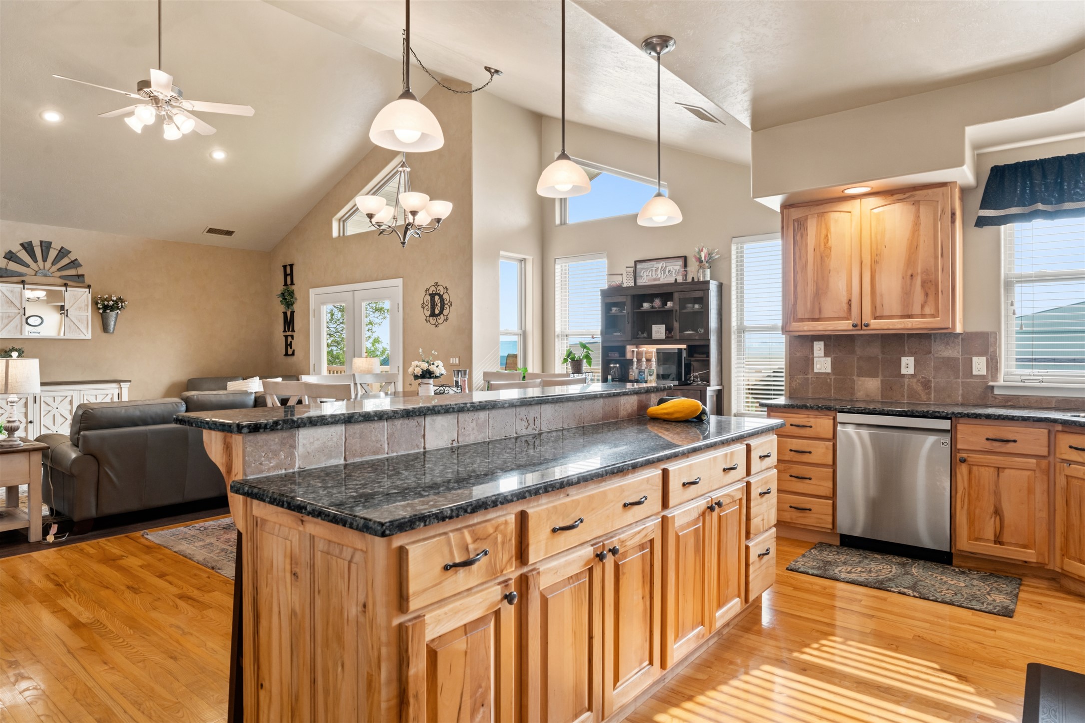 126 Jet Lane Property Photo 17