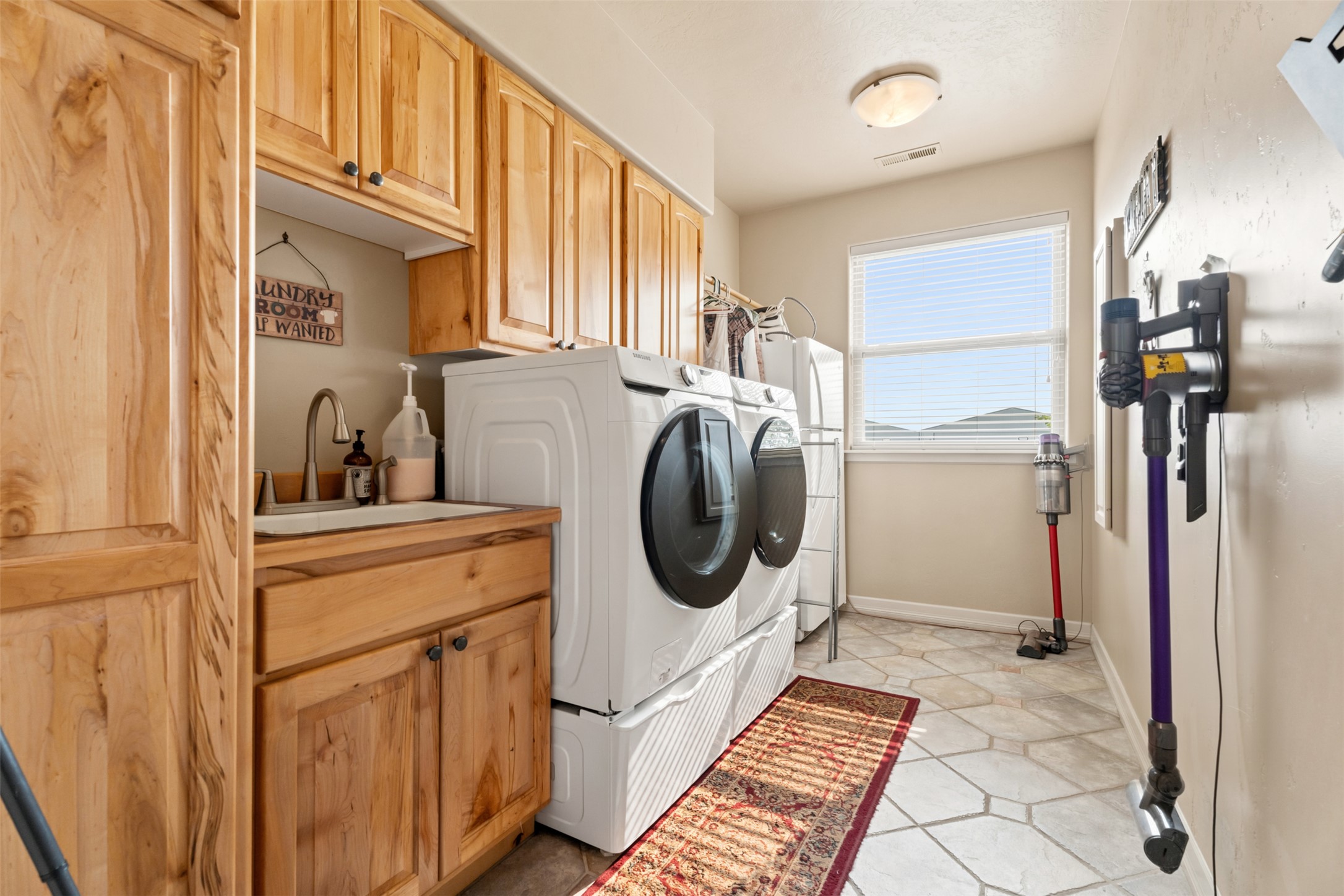 126 Jet Lane Property Photo 19
