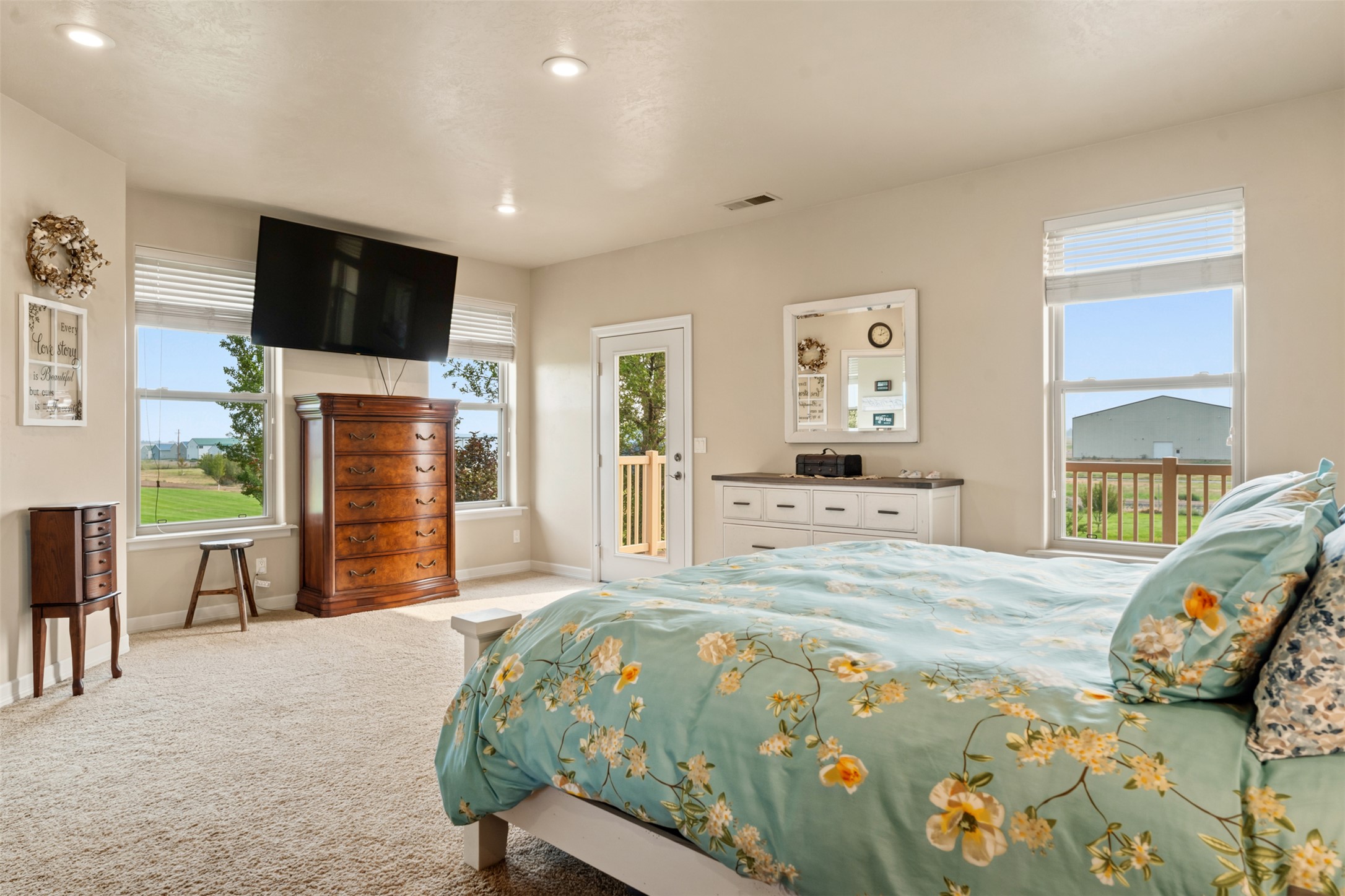126 Jet Lane Property Photo 22