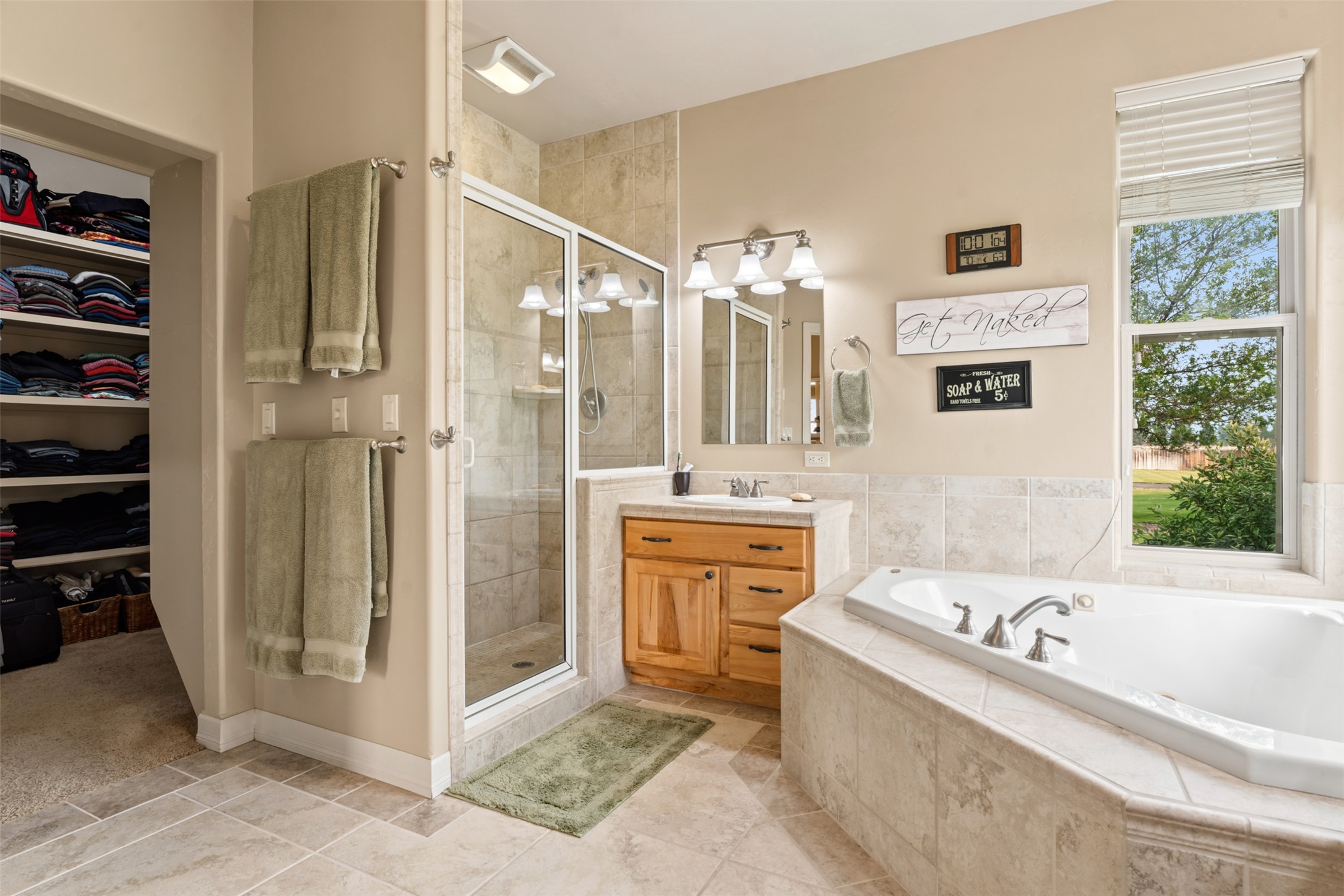 126 Jet Lane Property Photo 24